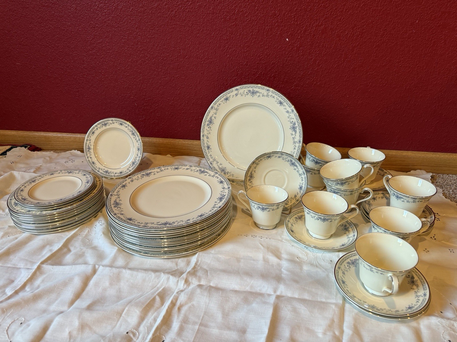 43 Piece Estate Set Bellemeade by MINTON Dinner Set; Plates, Tea Cups, Saucers