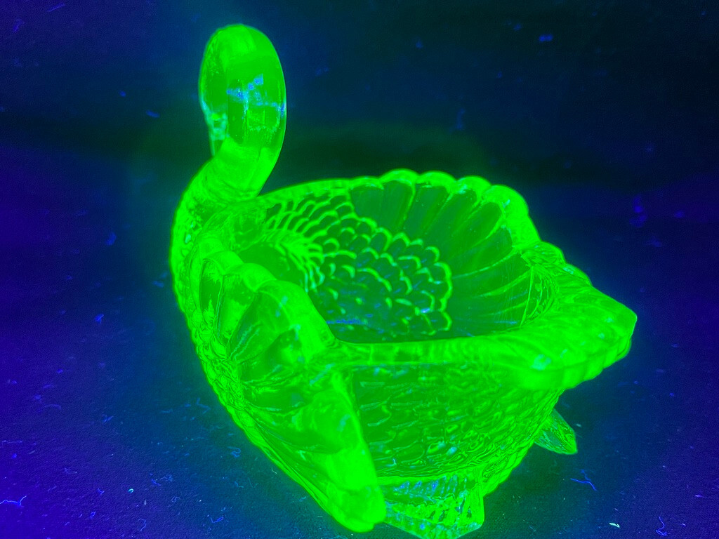 Green Vaseline uranium glass Swan / Easter eggs salt cellar dip duck dish yellow