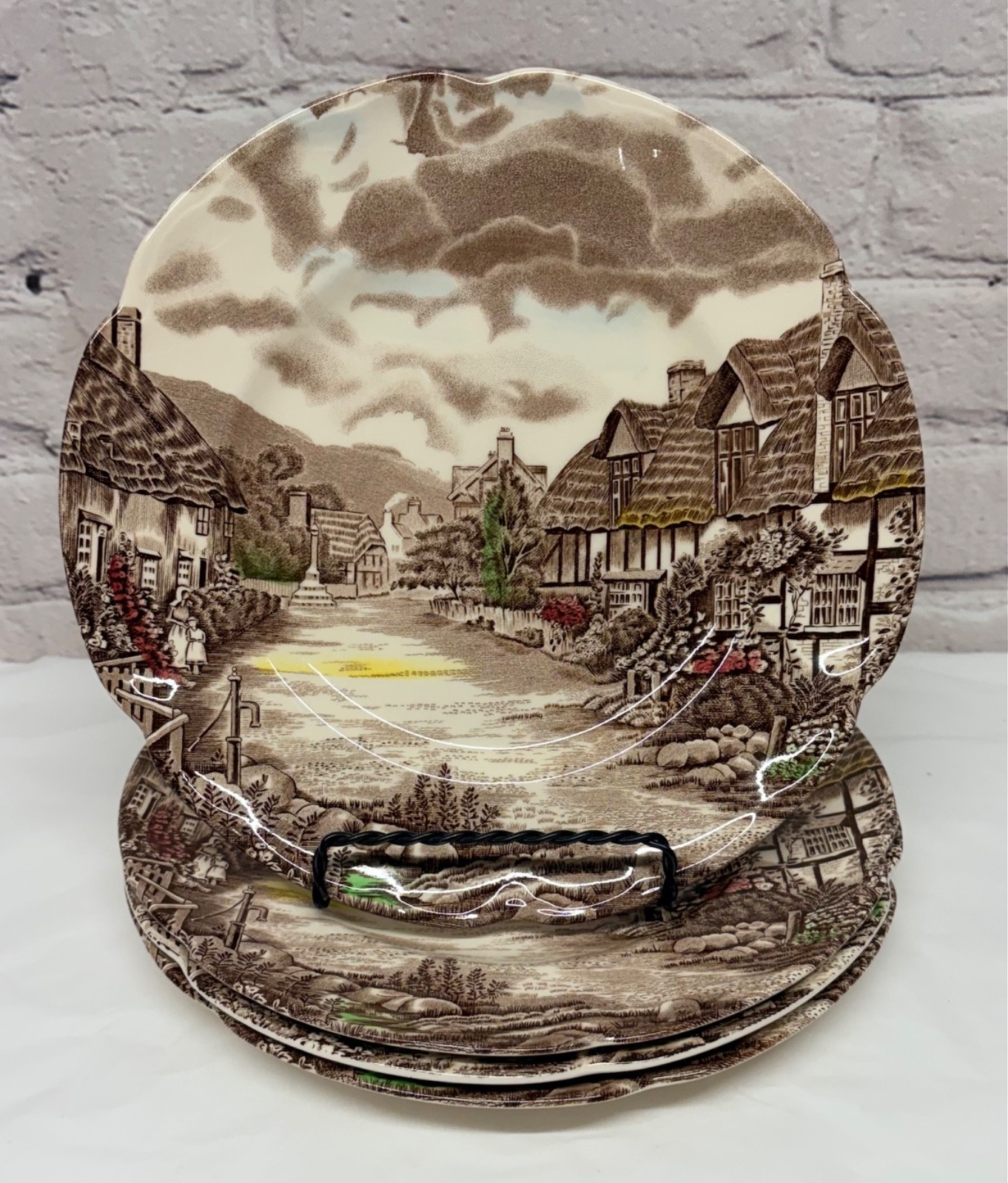 4 Johnson Brothers England Olde English Countryside Luncheon Plate Multicolor 9”