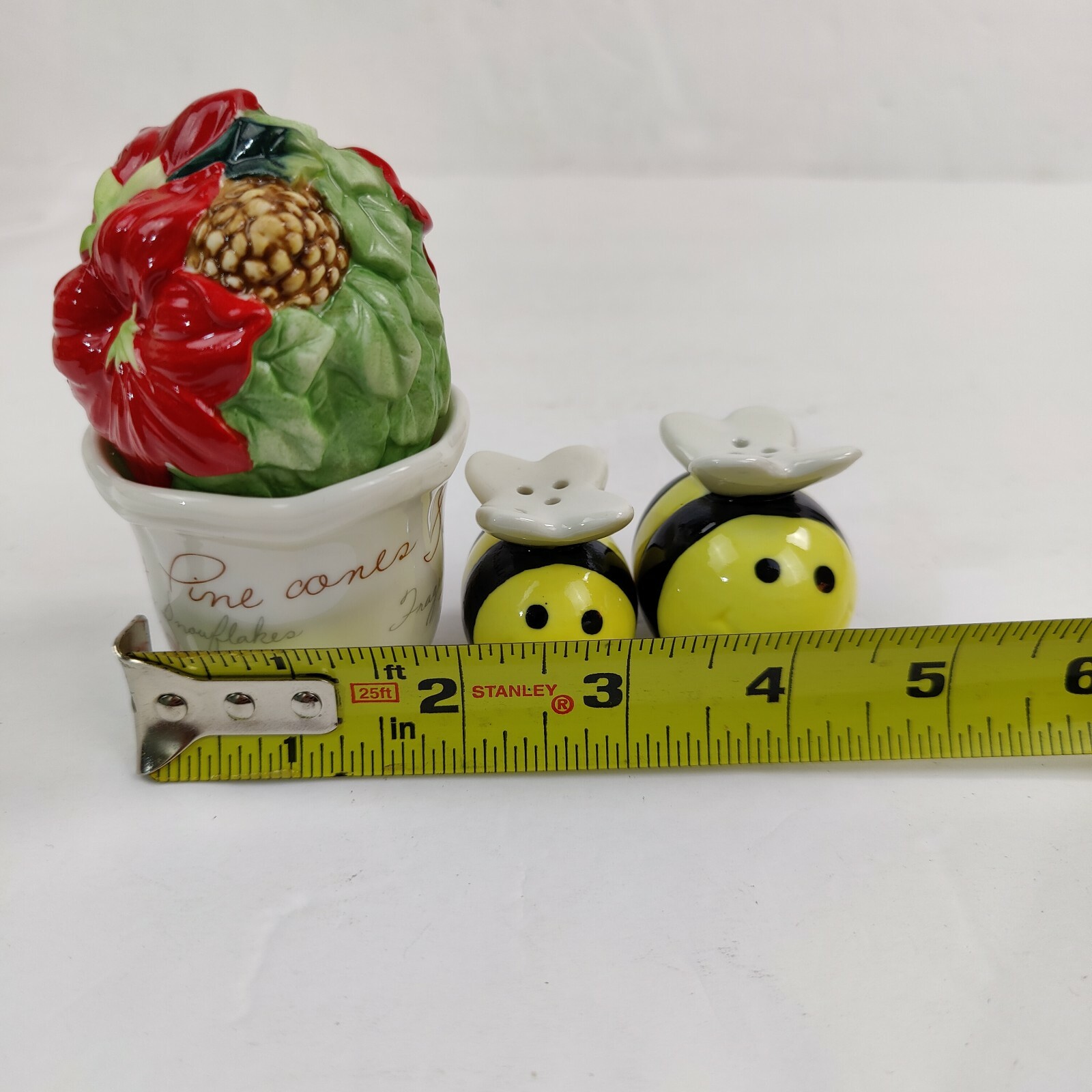 Lenox “Winter Meadow” Flower Pot SALT and PEPPER + Bees Couple Shakers Set