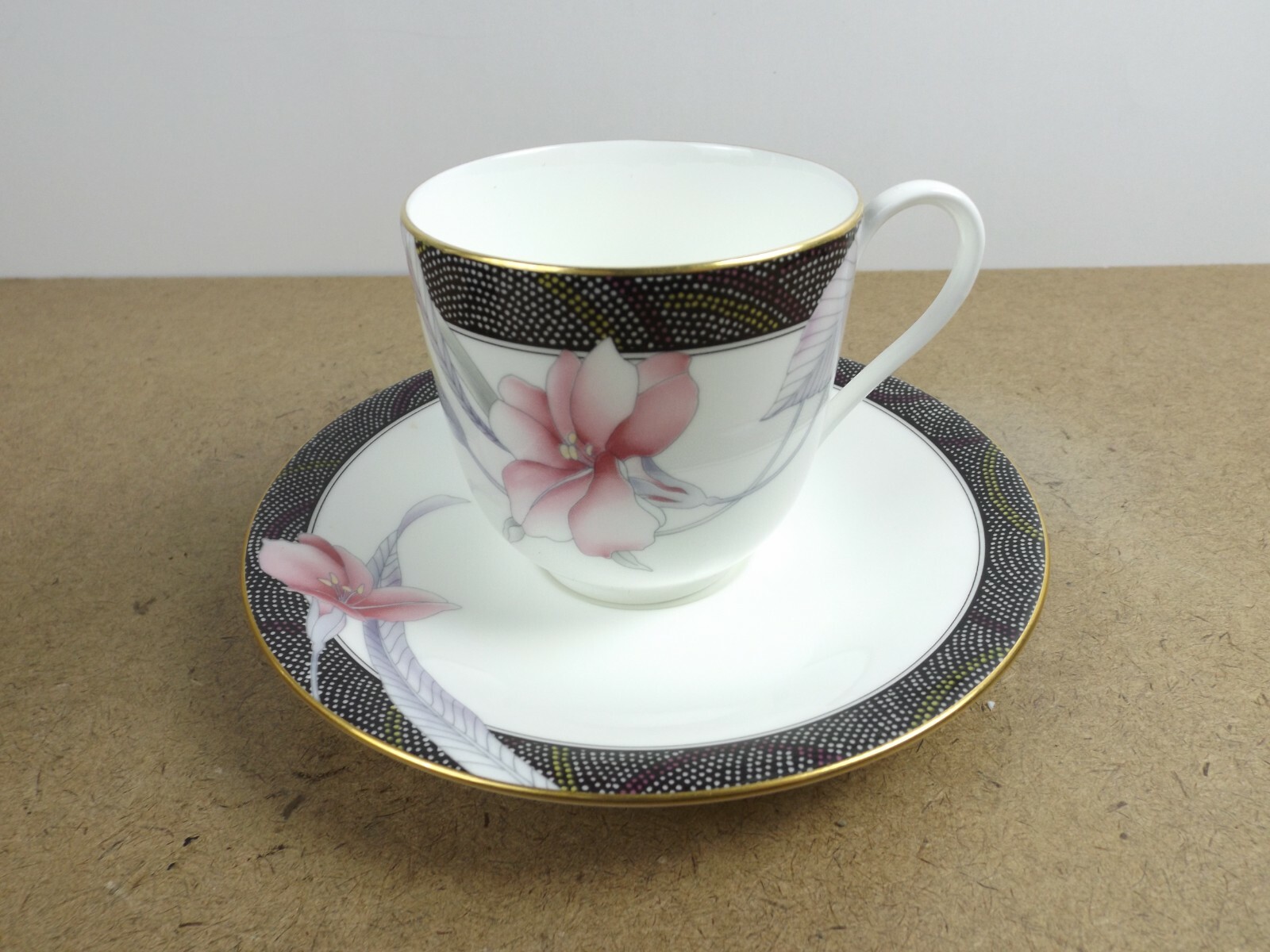 Lot of 4 Mikasa China Cosmo CAE02 Cups & Saucers