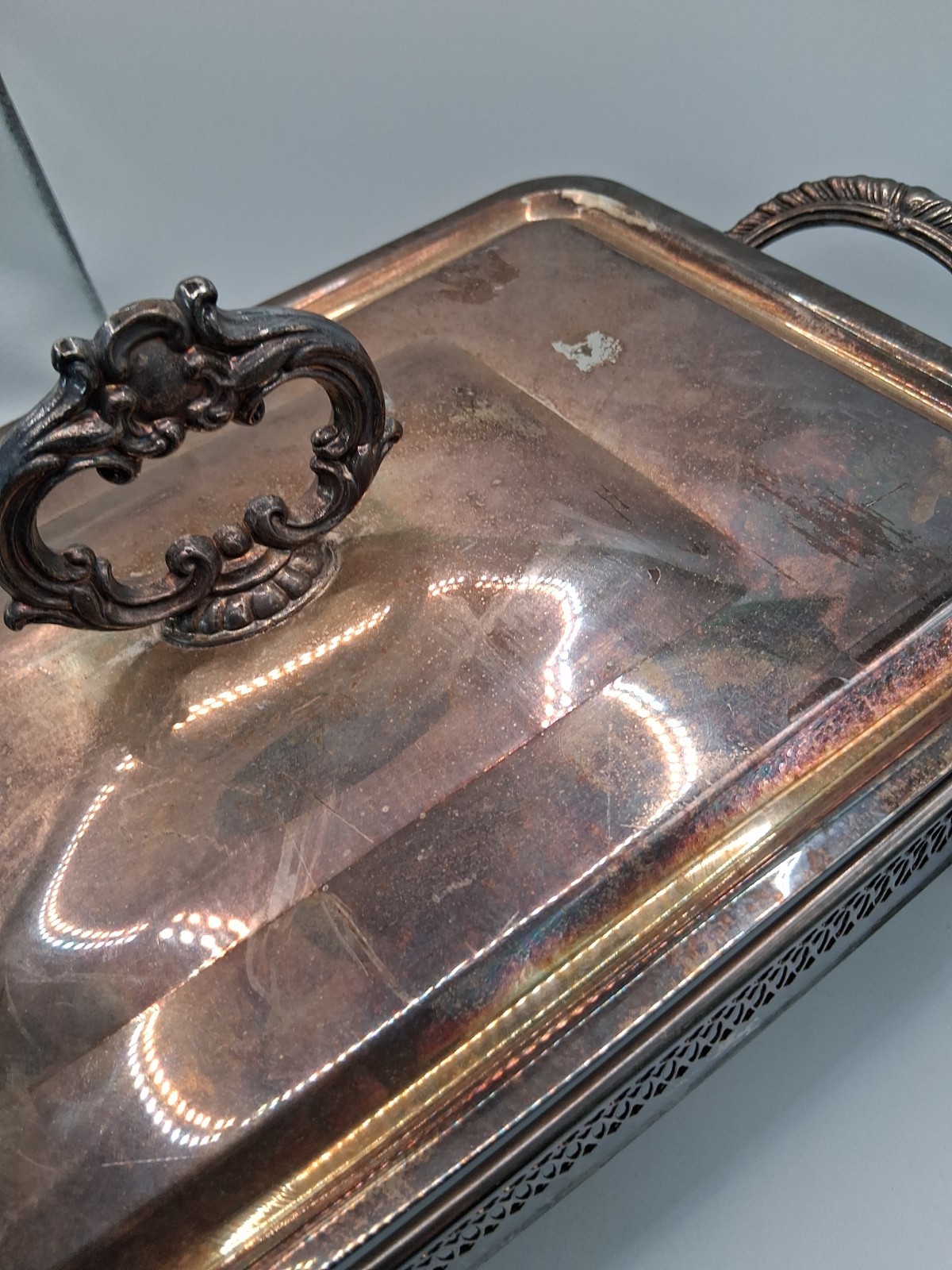 Covered Casserole Dish Stand