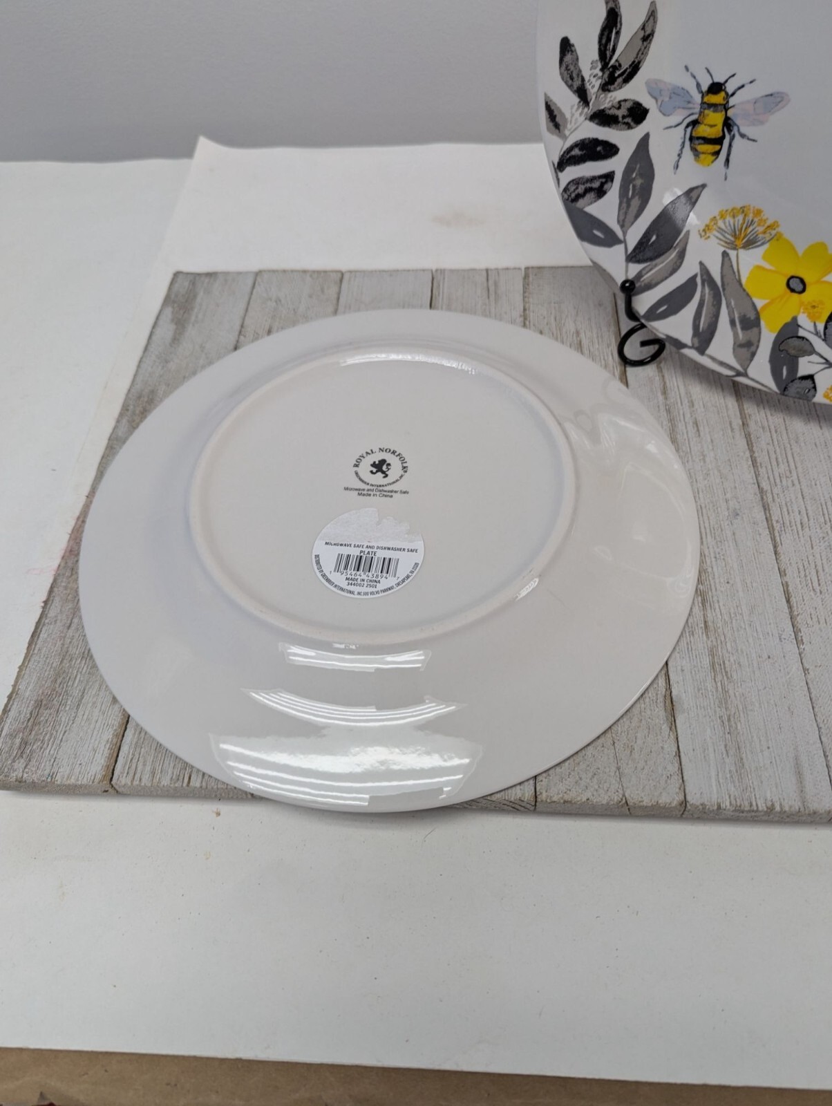Royal Norfolk Bees and Flowers Set Of 2 Dinner Plates 10 1/2″