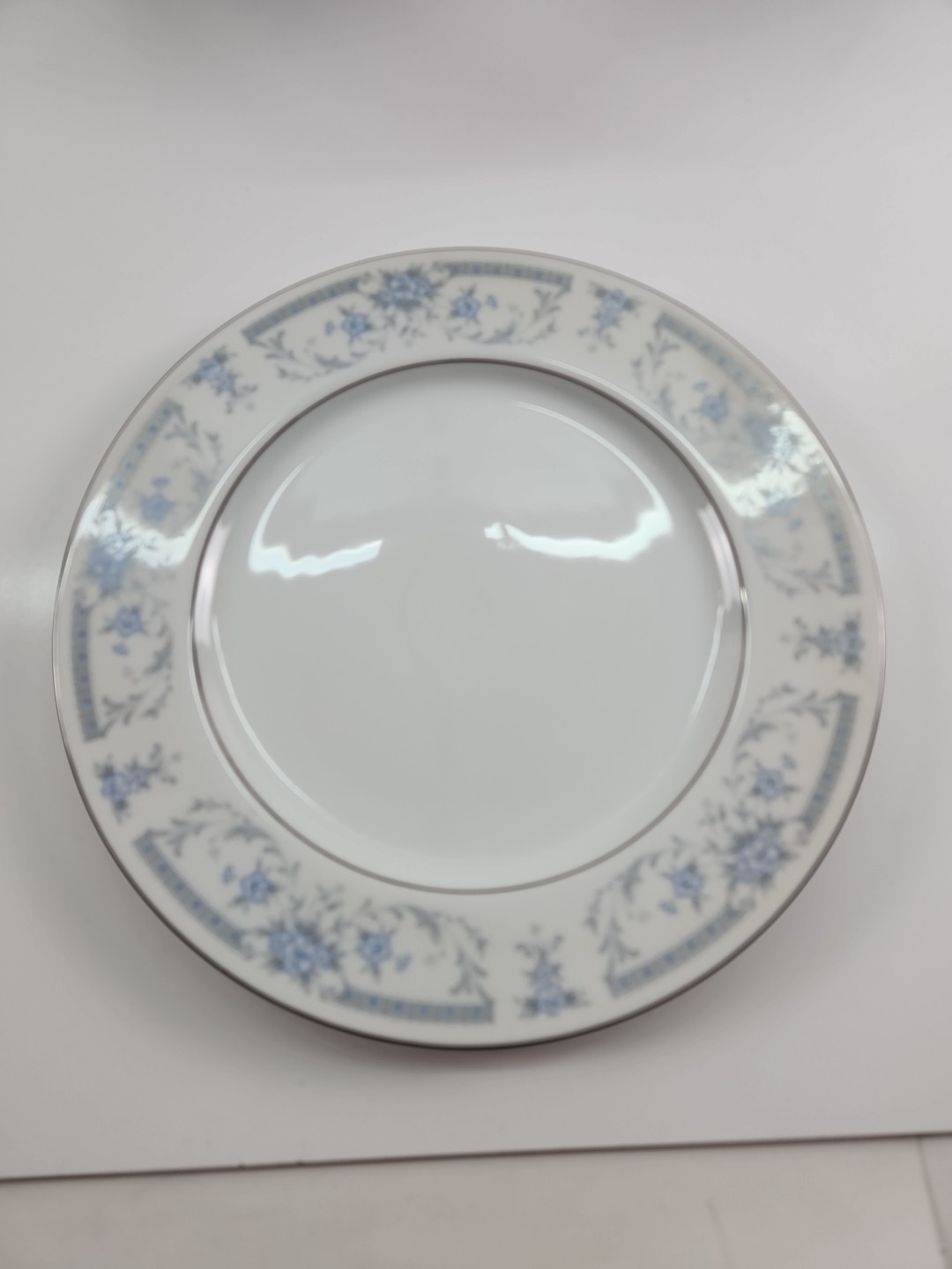 1985 Sheffield Porcelain Fine China 10.25″ Dinner Plates Blue Whisper Japan