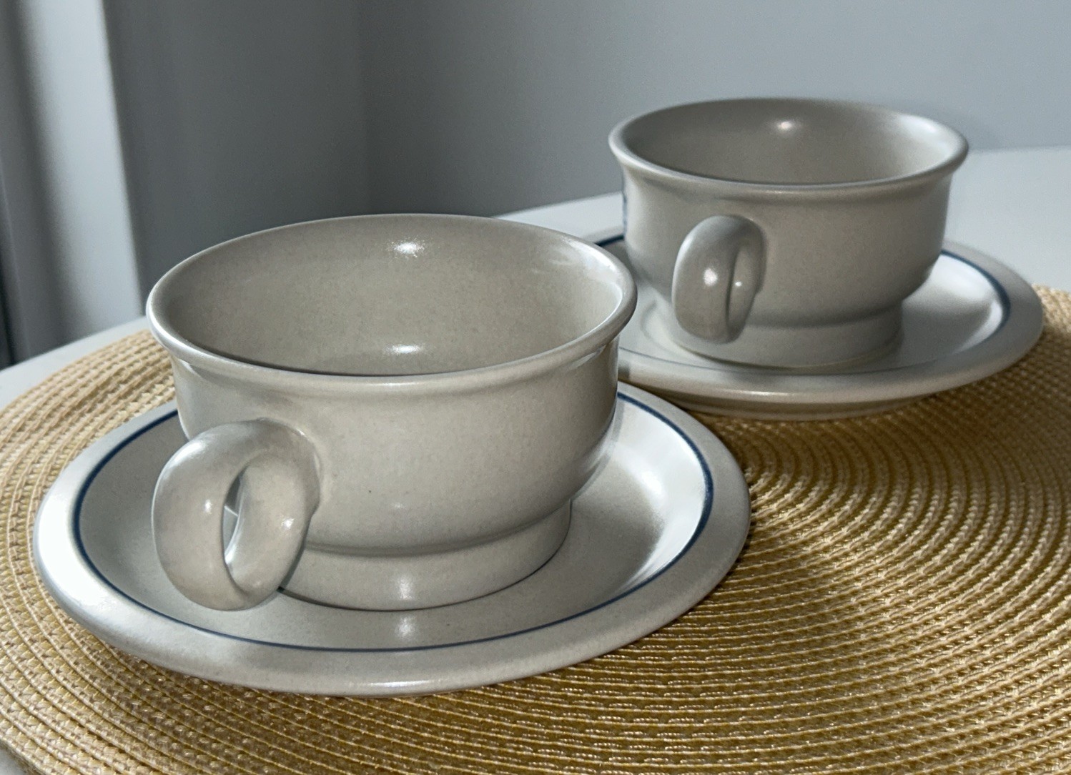 VTG Pfaltzgraff Yorktowne Stoneware Mugs Coffee Tea Soup Cups & Saucers (2) EUC