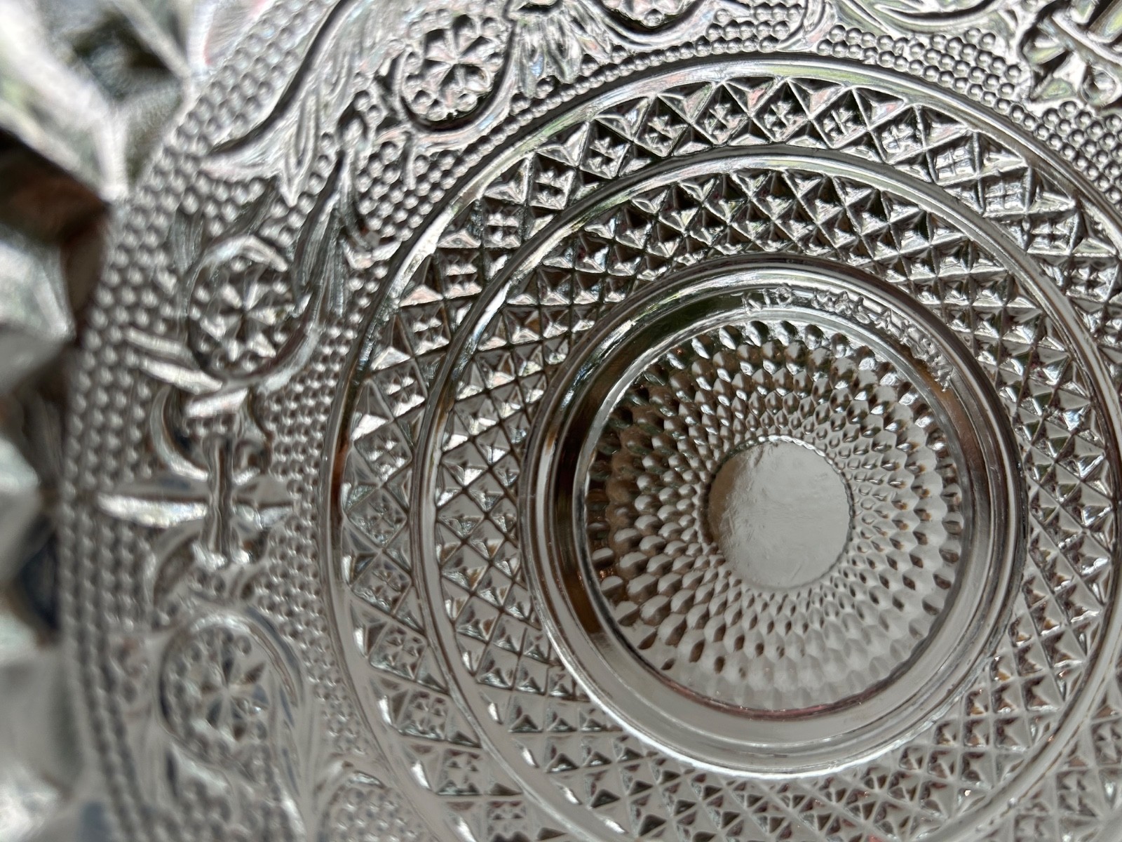 Set of 4 Vintage KIG Malaysia Fleur De Lis Round Glass Bowls 6 3/4″ Clear Glass