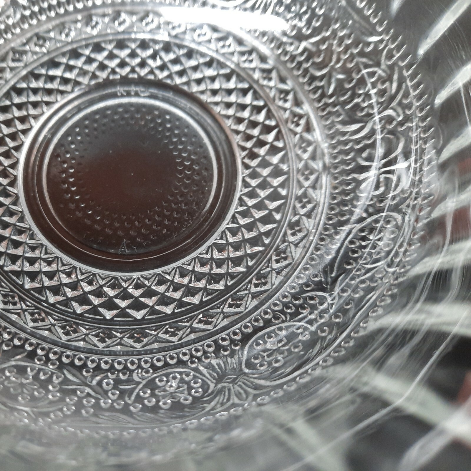 Vtg Kig Malaysia Pressed Sandwich Glass 5.25 Round Server/Candy Bowl with Lid