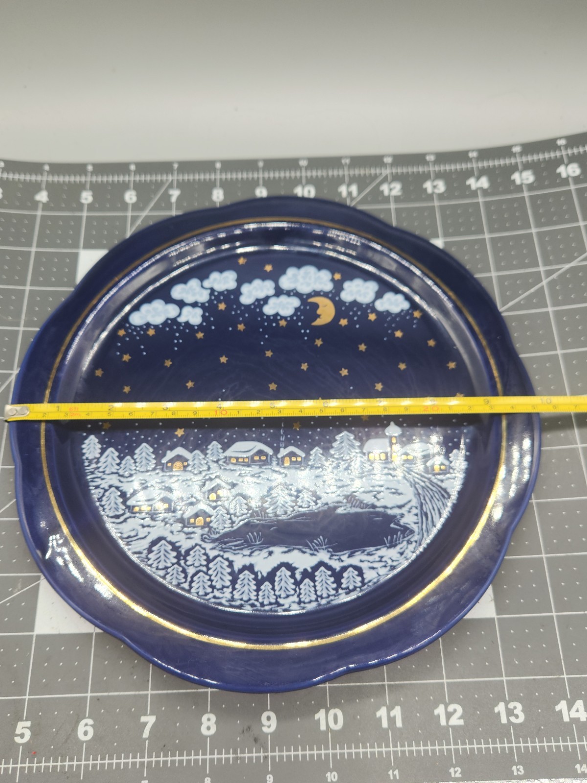 WAECHTERSBACH – Winter Dreams Starry Night Cobalt Scalloped Plate 10”