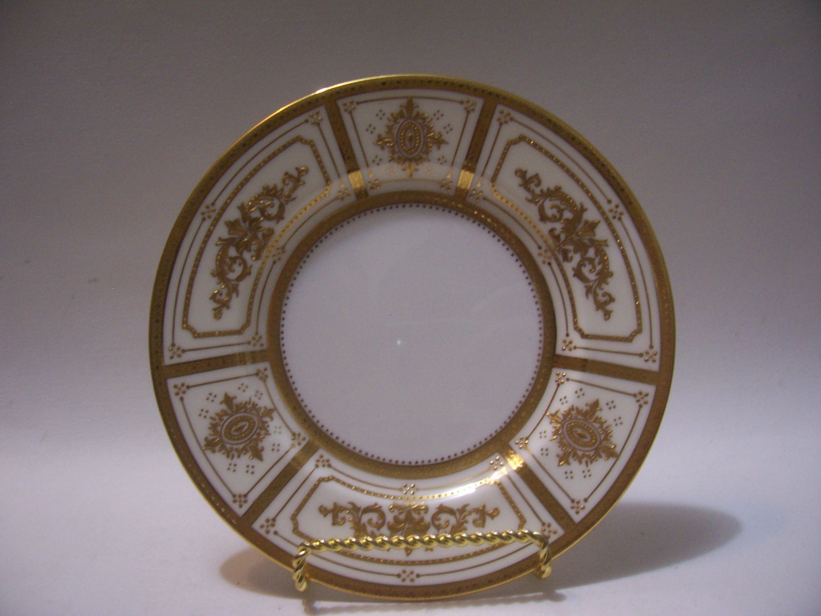 MINTON TIFFANY ENCRUSTED RAISED GOLD NEOCLASSIC BREAD OR SIDE PLATE 6 1/4″
