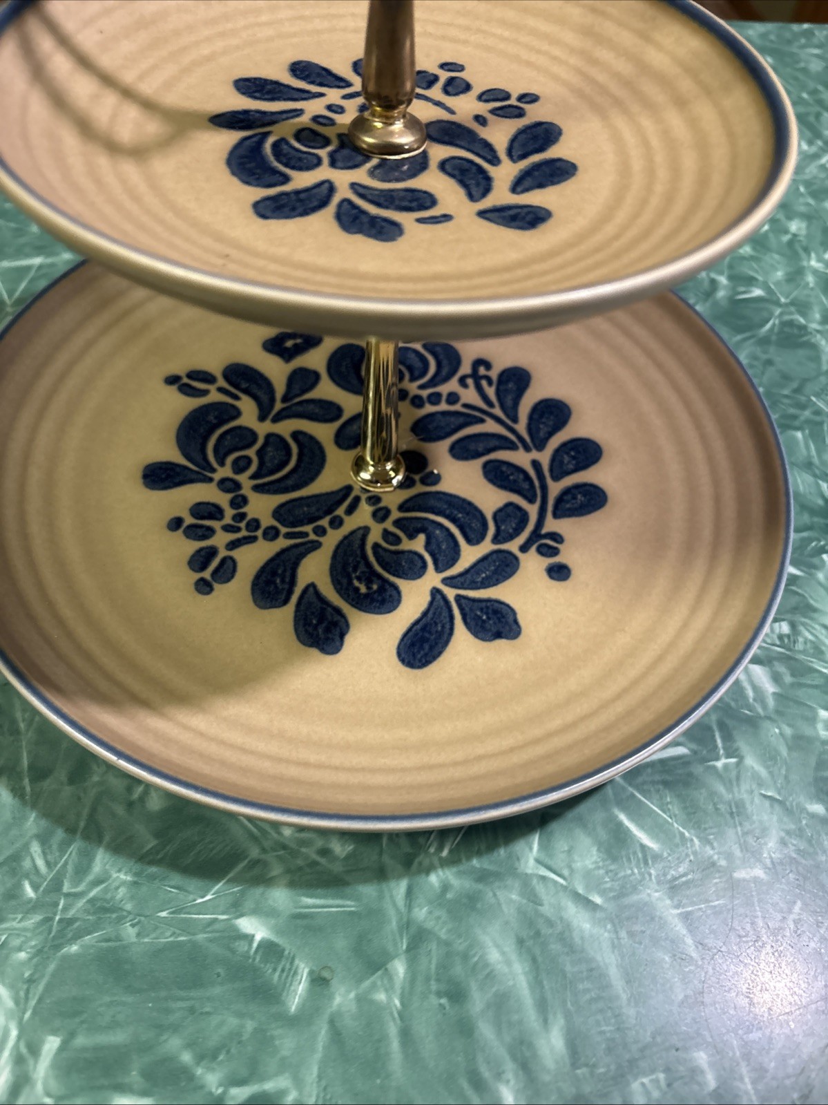 PFALTZGRAFF FOLK ART 2 TIERED SERVING TRAY COLLECTORS EDITION 2001 11″ EXCELLENT