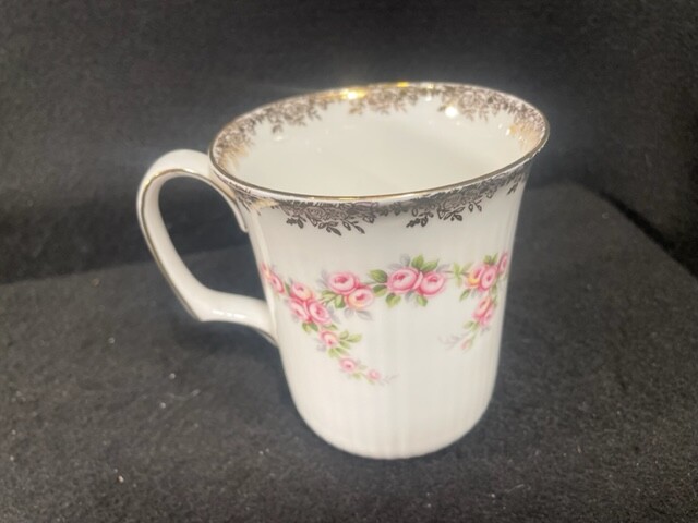 Royal Albert Dimity Rose Ribbed Mug – Pink Rose Garland/Gold