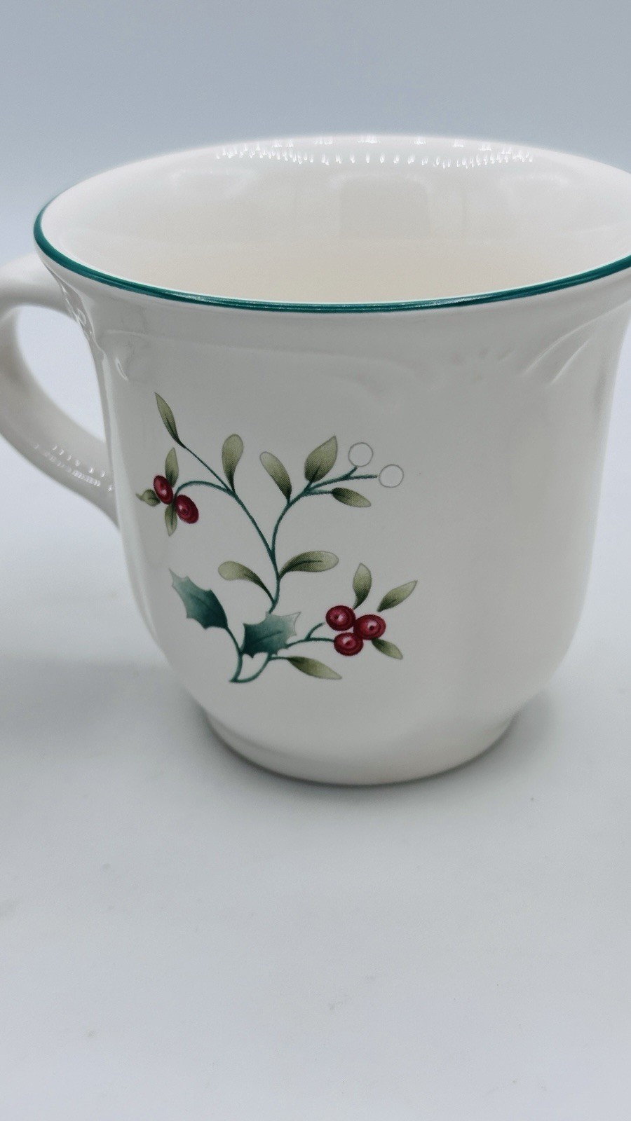 Pfaltzgraff Winterberry Set 4 Coffee Mugs Holly Berry Green Rim Stoneware