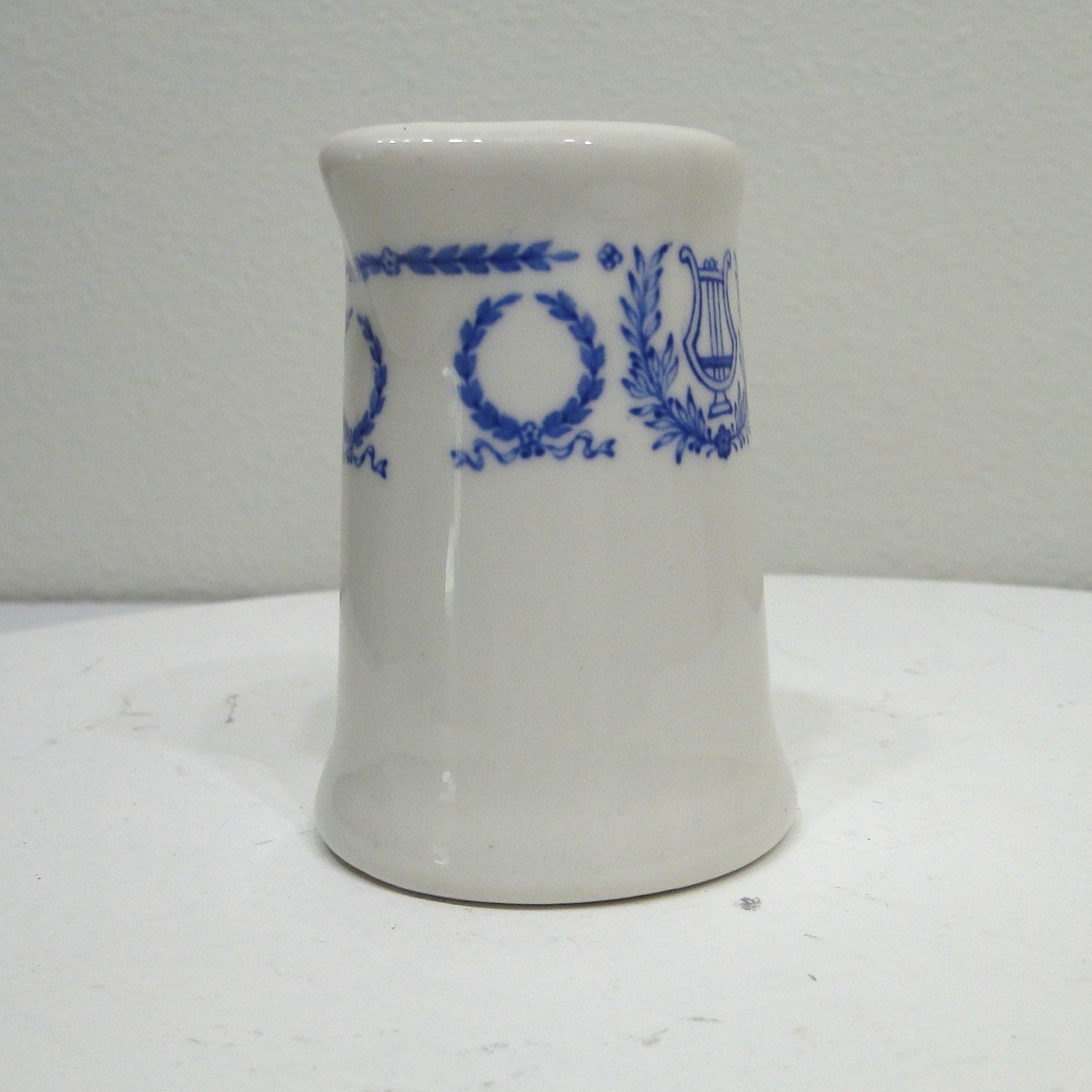 Vintage Syracuse #51500 Morrison Cafeteria Lyre Laurel Wreath Blue White Creamer