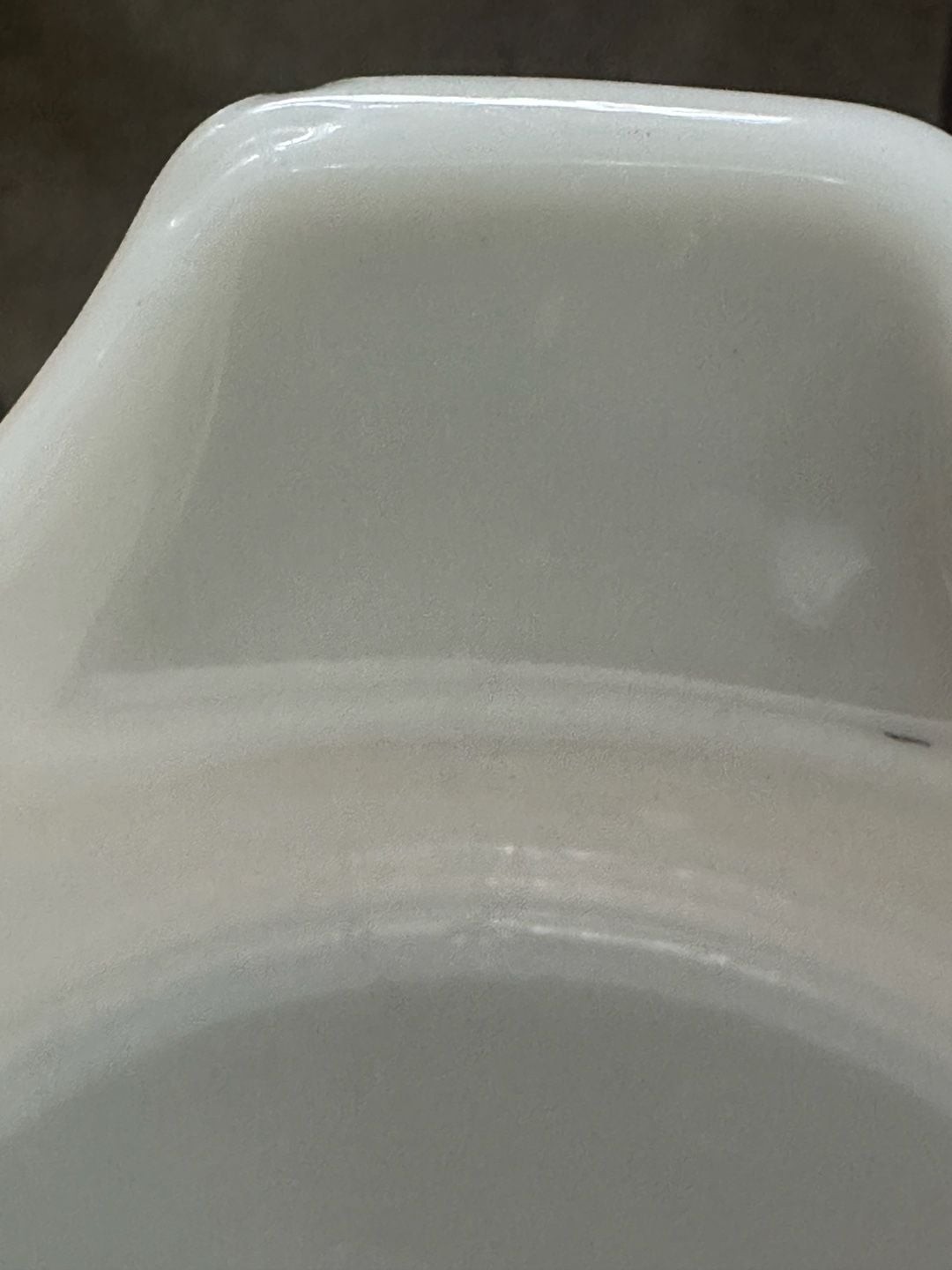 Vintage 1980’s Pyrex Trailing Flower Beige casserole dish 2.5qt
