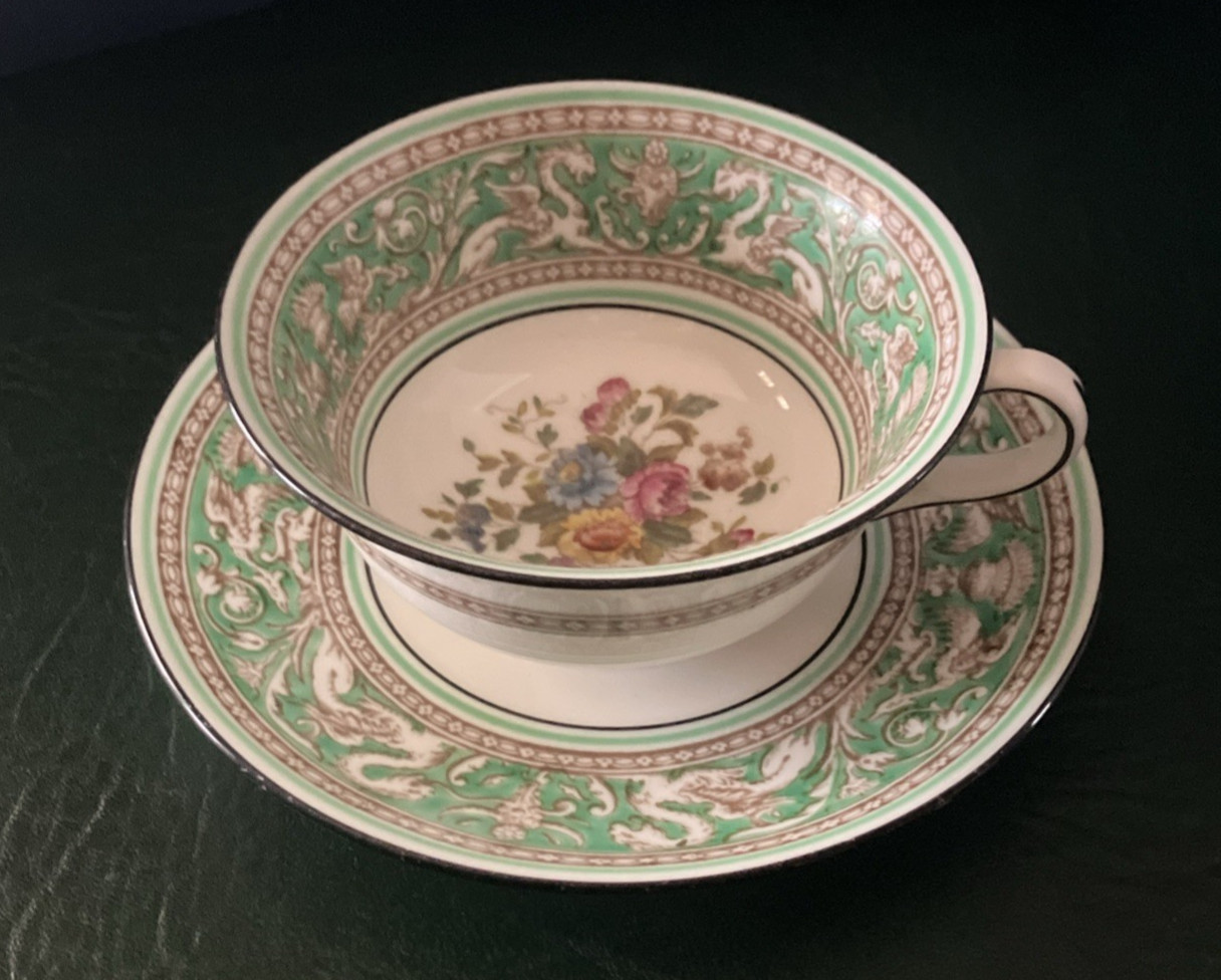 1 Wedgwood Florentine Green Teacup & Saucer Vintage Bone China England W12325
