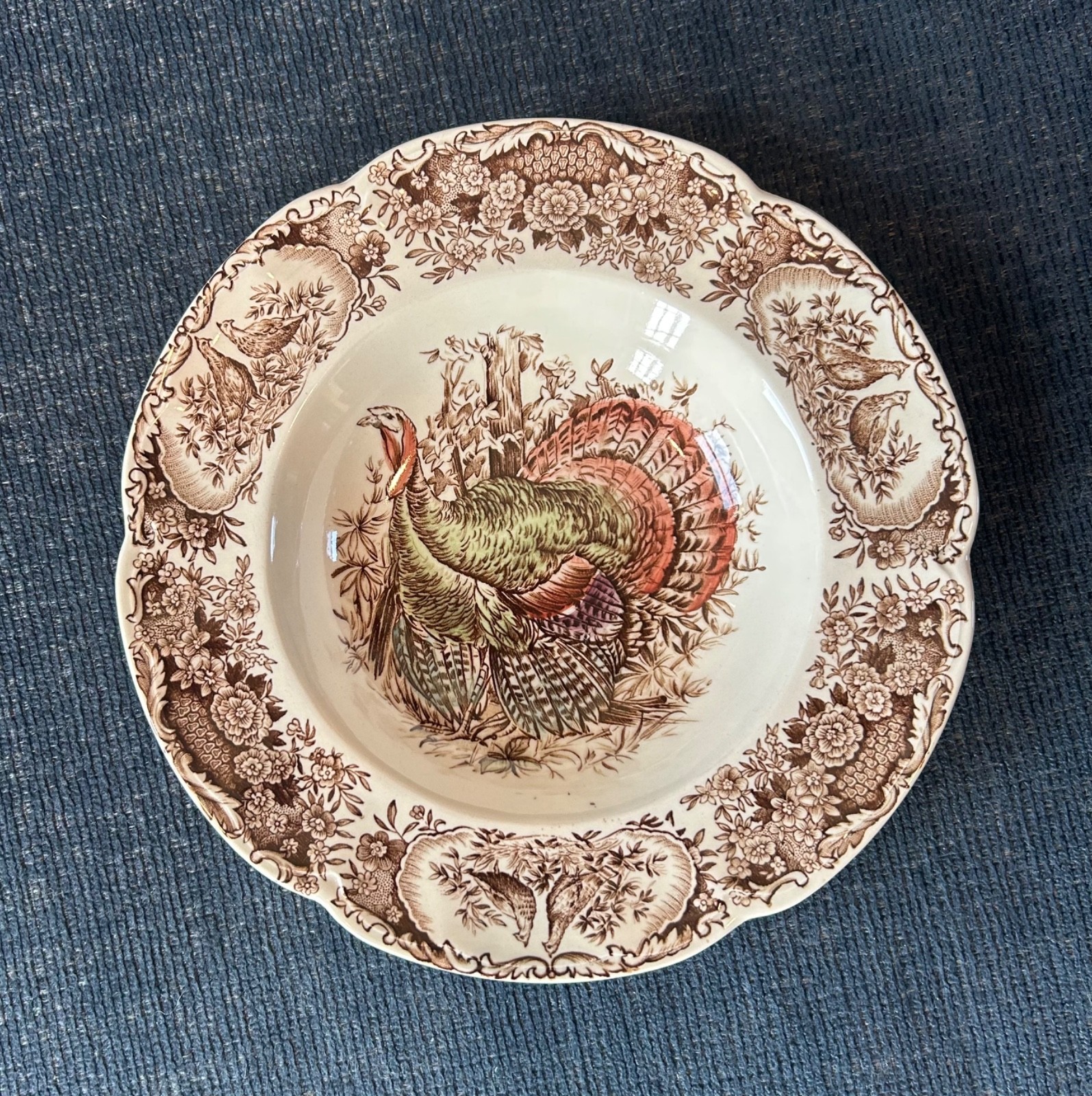 Johnson Bros Brothers Wild Turkeys Native American Rimmed Soup Bowl s 7 7/8”