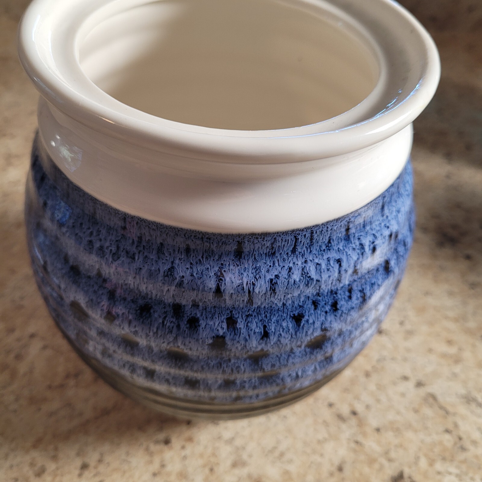 Pottery Vintage Crafted Pot Lidded w/ Ladle Opening Jar Blue and White 6″