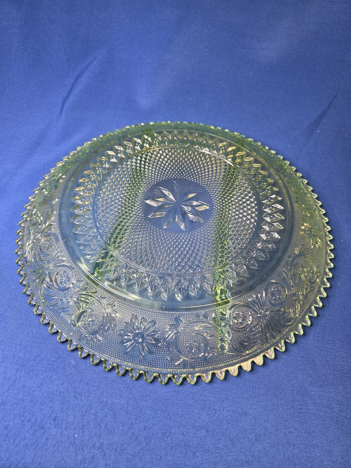 Vintage TIARA INDIANA GLASS CHANTILLY GREEN SANDWICH DIVIDED SERVING PLATTER
