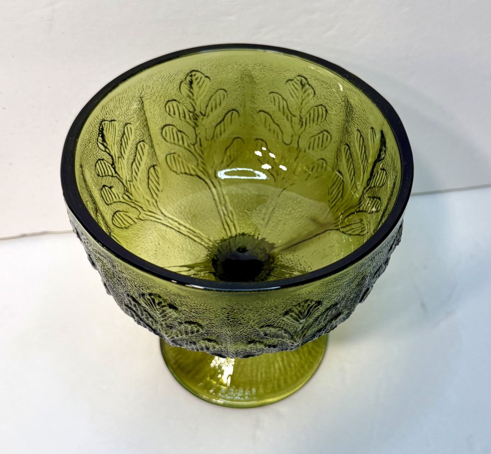 Vintage Green Glass Leaves Pattern Large Serving Pedestal Candy Dish FTD 1978