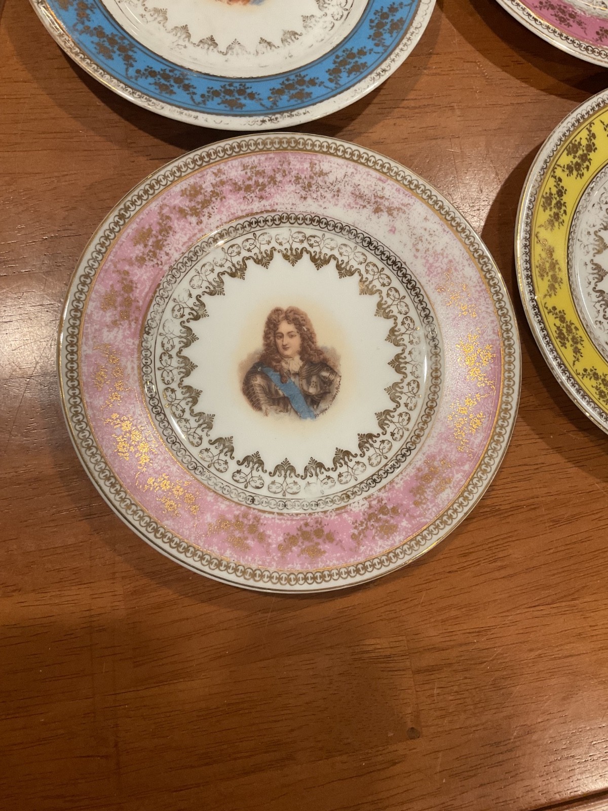 Set of 6 Victoria Carlsbad Gilt Portrait Plates, 1894-1918 – named portraits