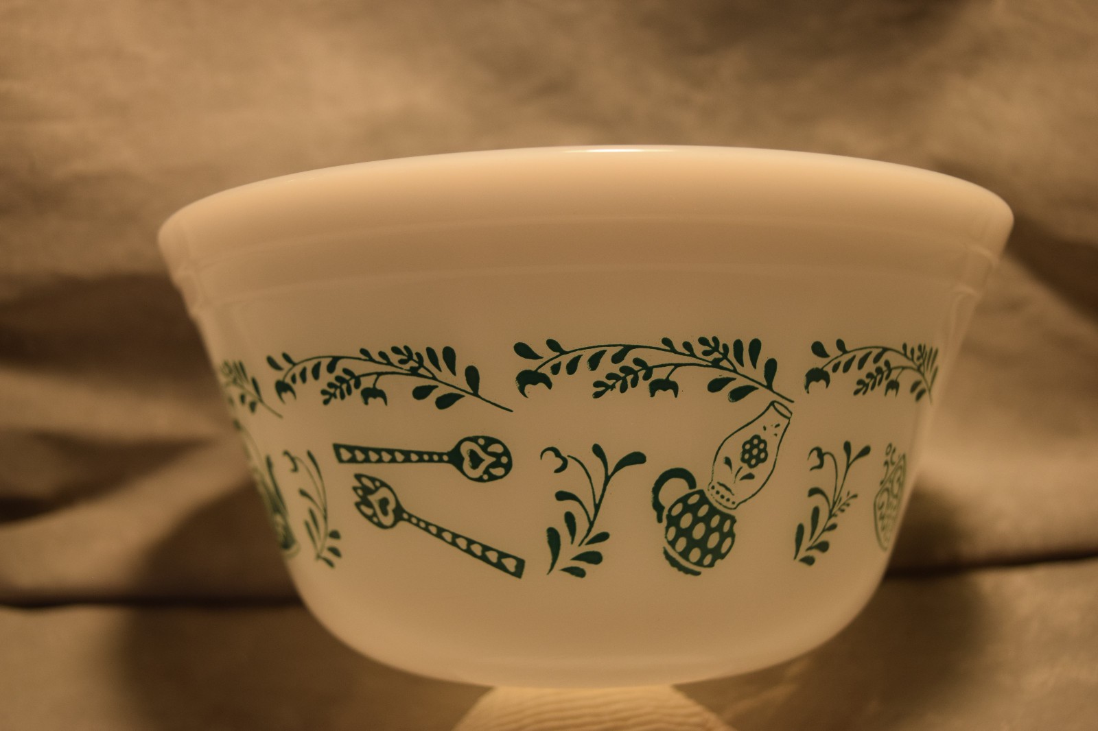 Federal Glass Mixing Bowl. Heat Proof, Homestead/Scandinavian Pattern