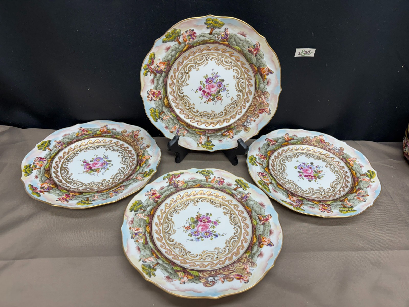 Capodimonte “CHERUBS” Antique Porcelain ~ Set of 4 ~ Lunch Plates ~ 8 3/4″
