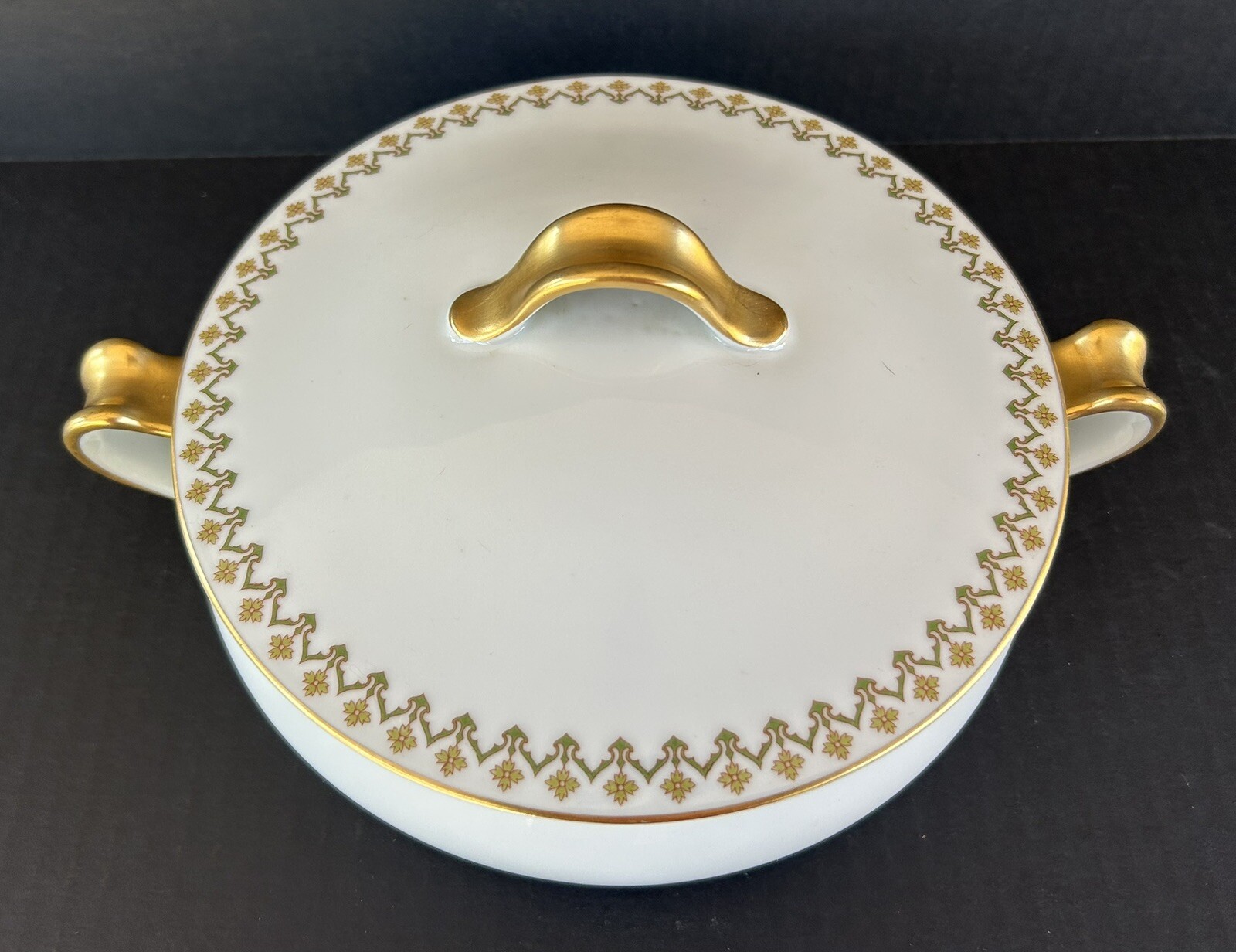 Haviland Limoges Round Covered Vegetable Dish Schleiger 570