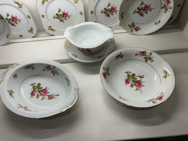 Fine China Royal Rose Set Of 94 Gold Trim Pink Rose Japan