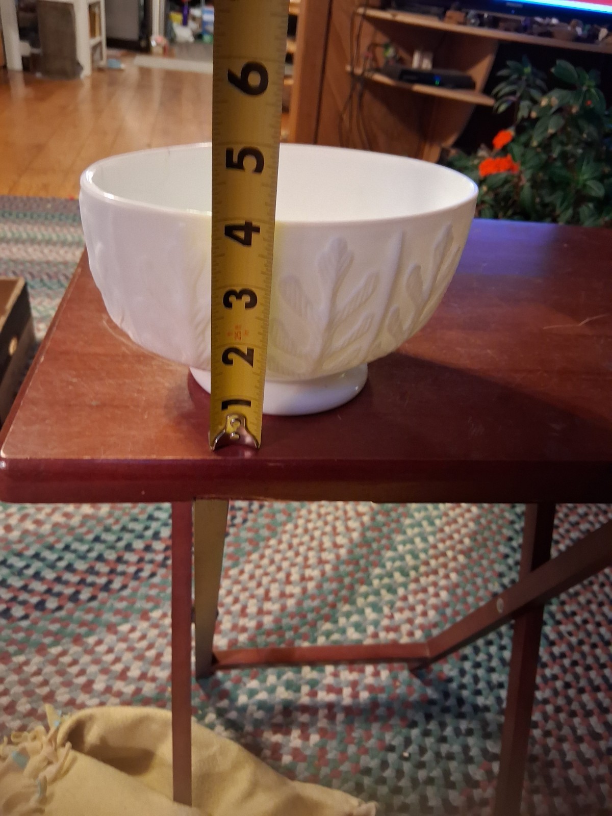 White Milk Glass Oak Leaf Oval Low Footed Bowl / Planter – FTD 1975 (2672)