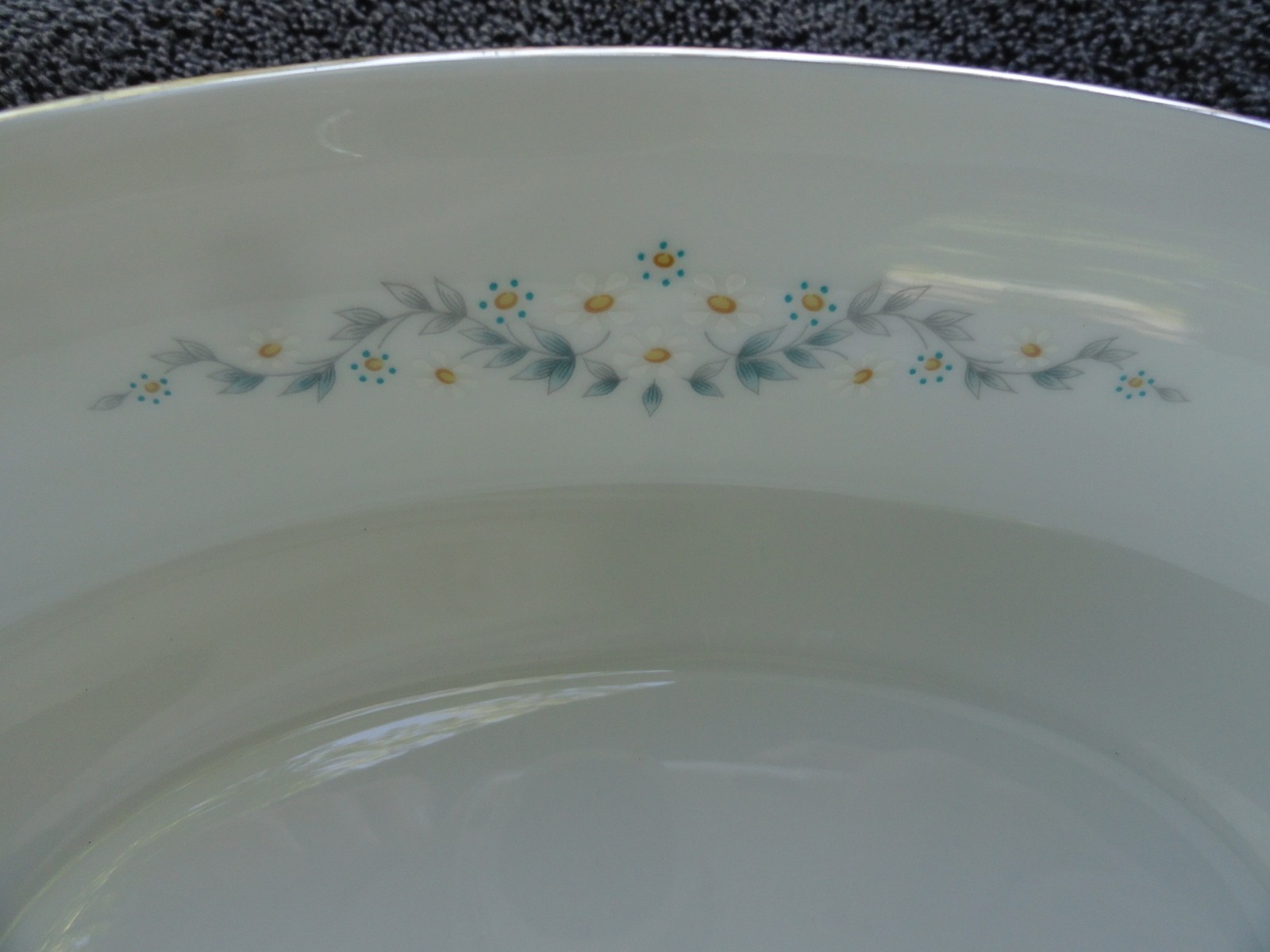 Lenox Oxford Holyoke Platinum Trim White Blue Daisies Leaves Oval Serving Bowl