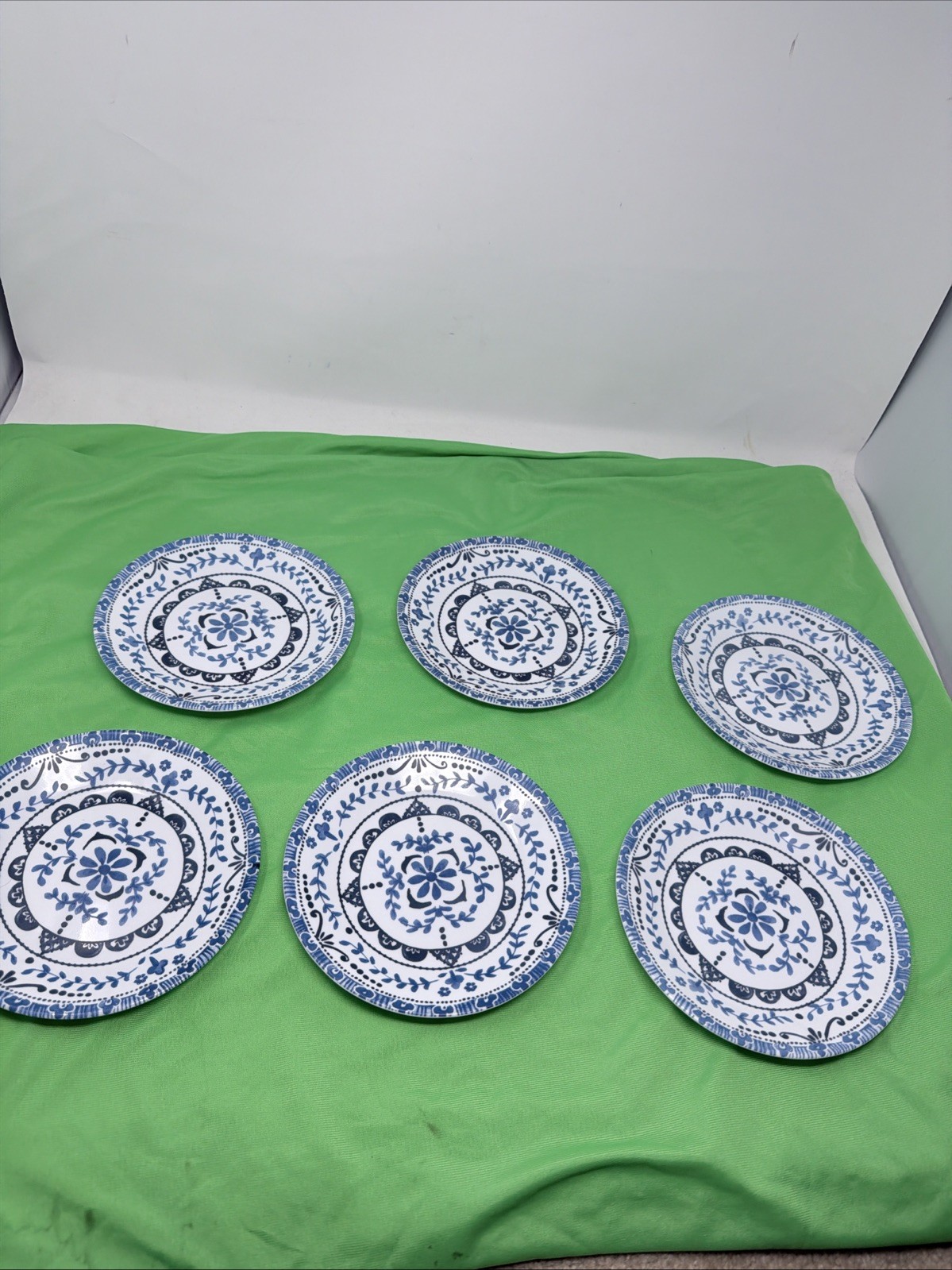 Set Of 6 Corelle Vitrelle Portofino Salad/Dessert Plates Blue Floral 6.75″