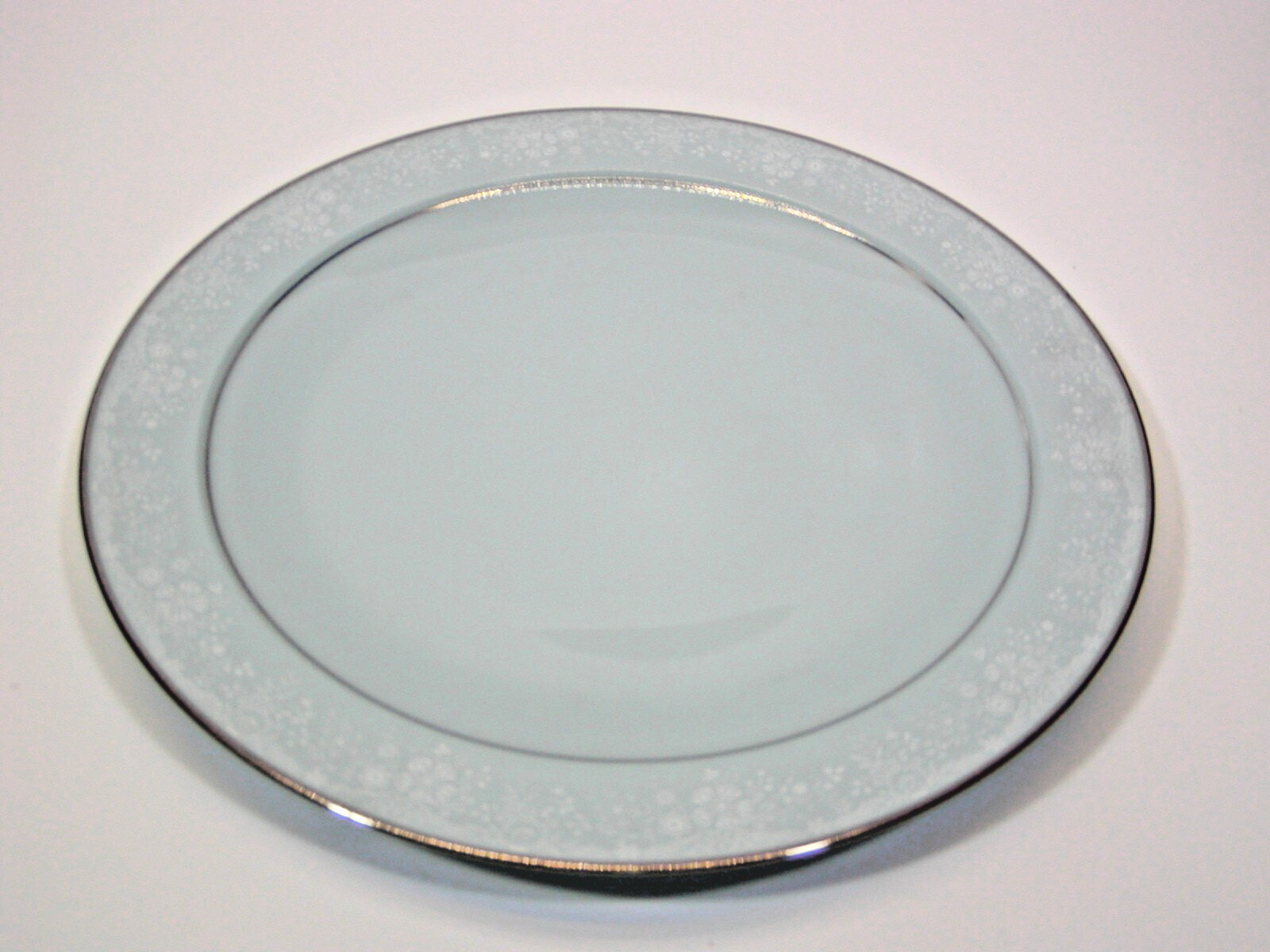 4 NORITAKE FIDELITY 10-3/8″ USED DINNER PLATES 8003 W81