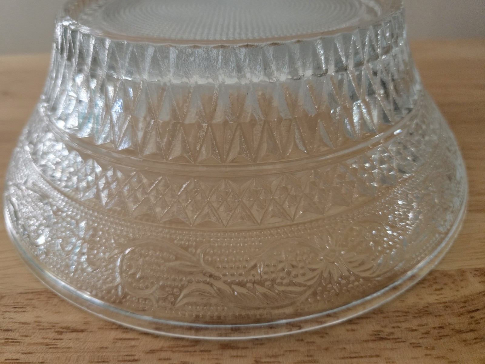 KIG Malaysia Glass Serving Bowl Vintage MCM 8.5″ Diameter Clear Pressed Euc