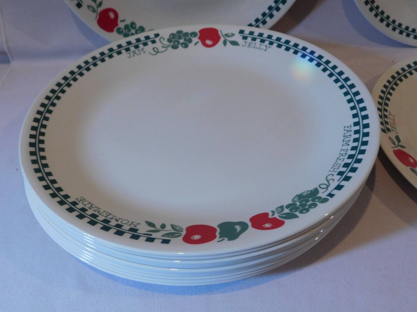Set of 7 Corelle Corning Farm Fresh 10.25 Inch Dinner Plates Apples (multiple)