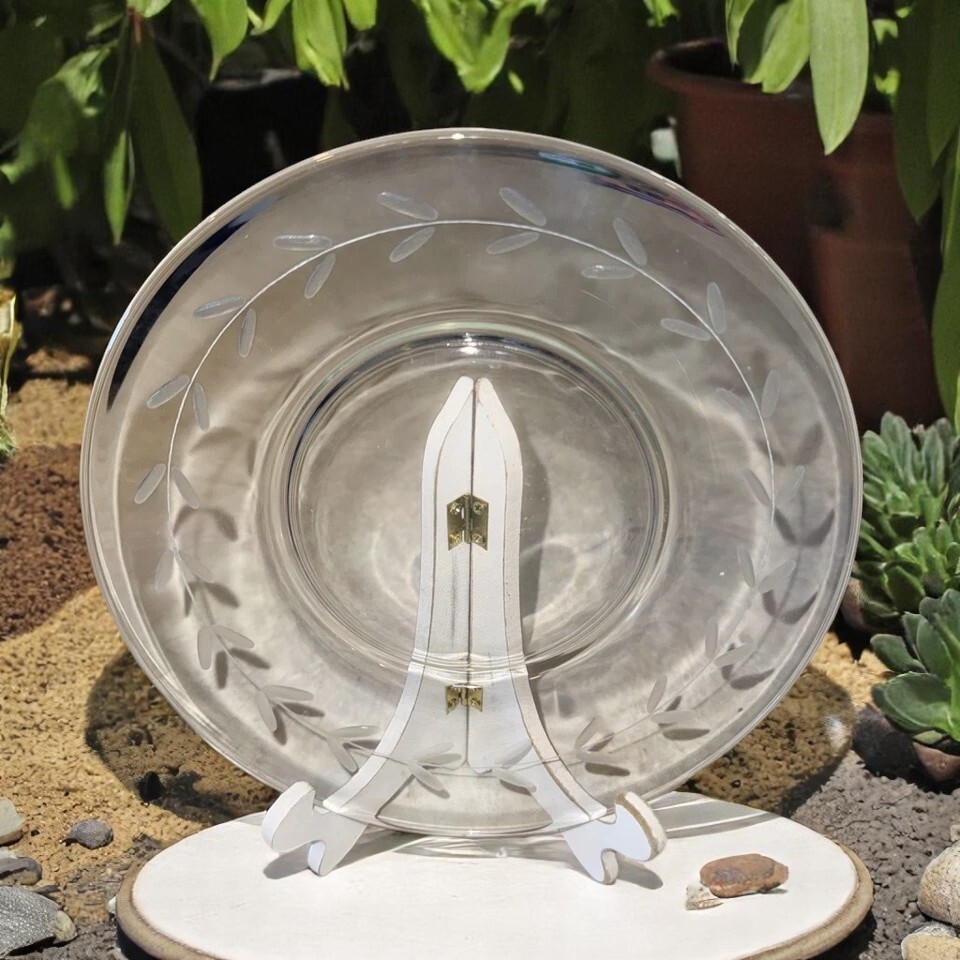Anchor Hocking Etched Laurel Leaf 8″ Plate Clear Glass