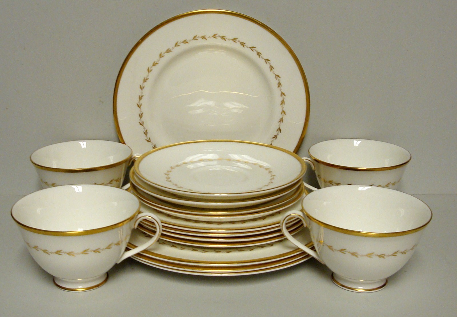 Royal Doulton COVINGTON 16 Piece Luncheon Set FOUR SETTINGS
