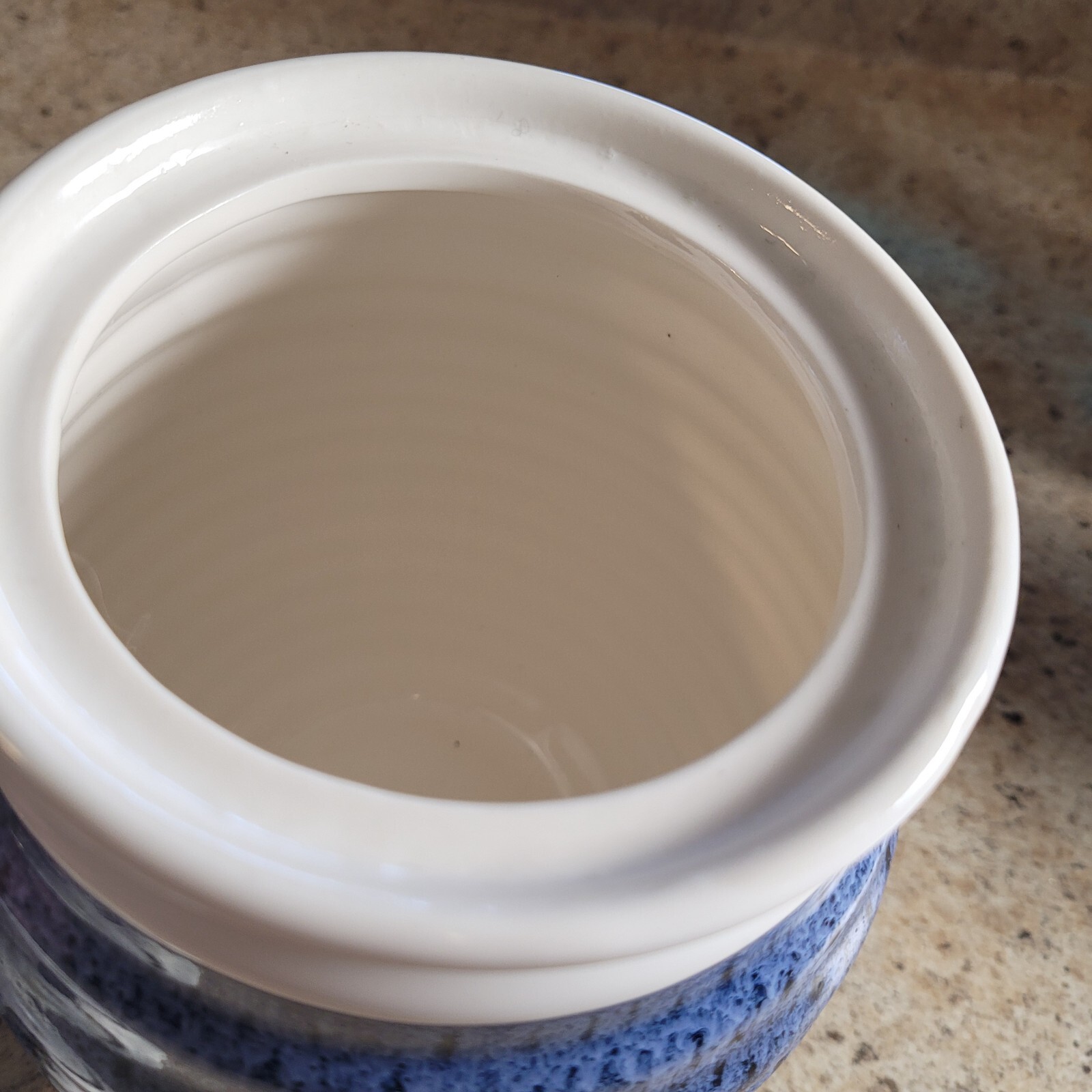 Pottery Vintage Crafted Pot Lidded w/ Ladle Opening Jar Blue and White 6″
