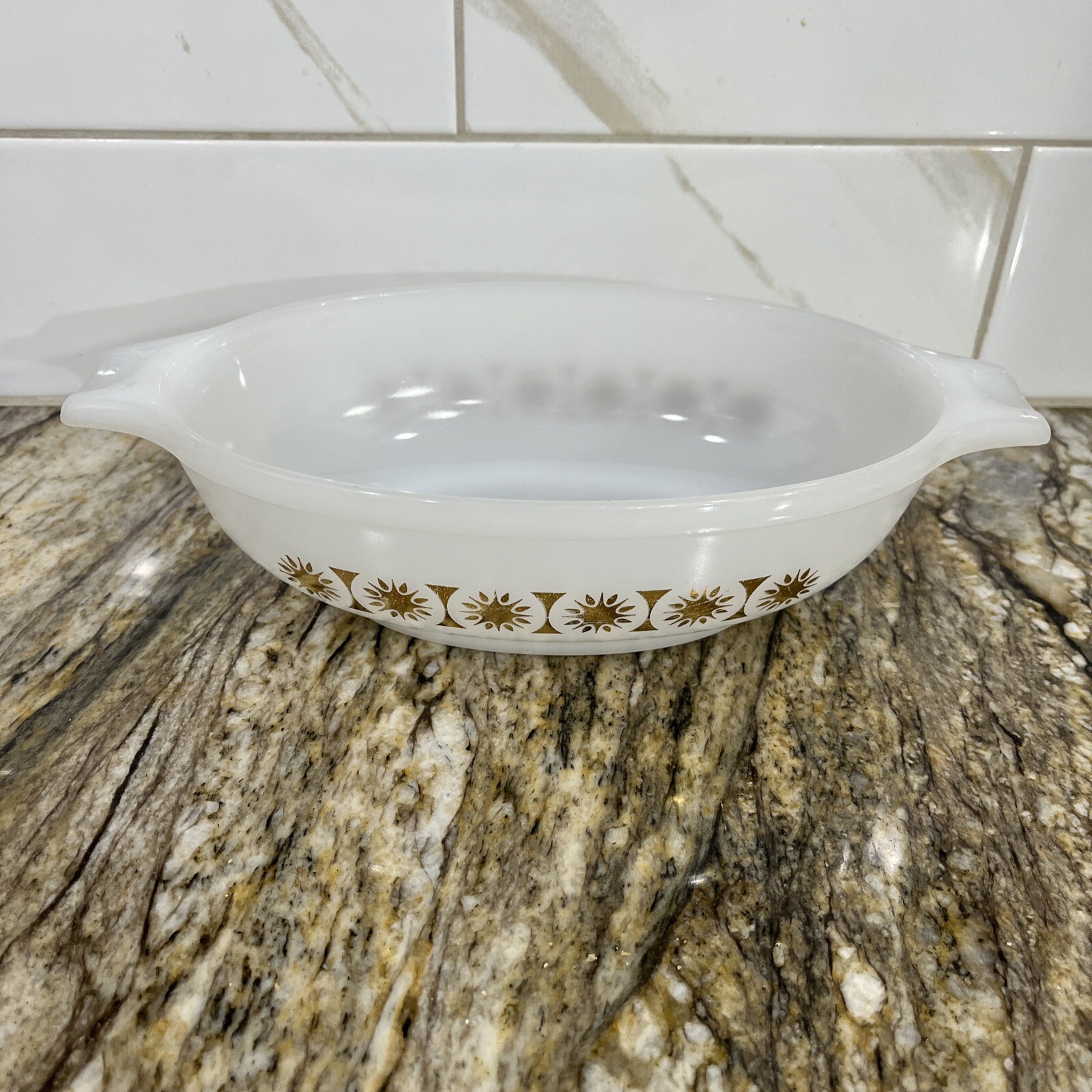 VINTAGE GLASBAKE Casserole Dish McKee 1 Qt Oval White W/Gold Pattern J2274 Chip