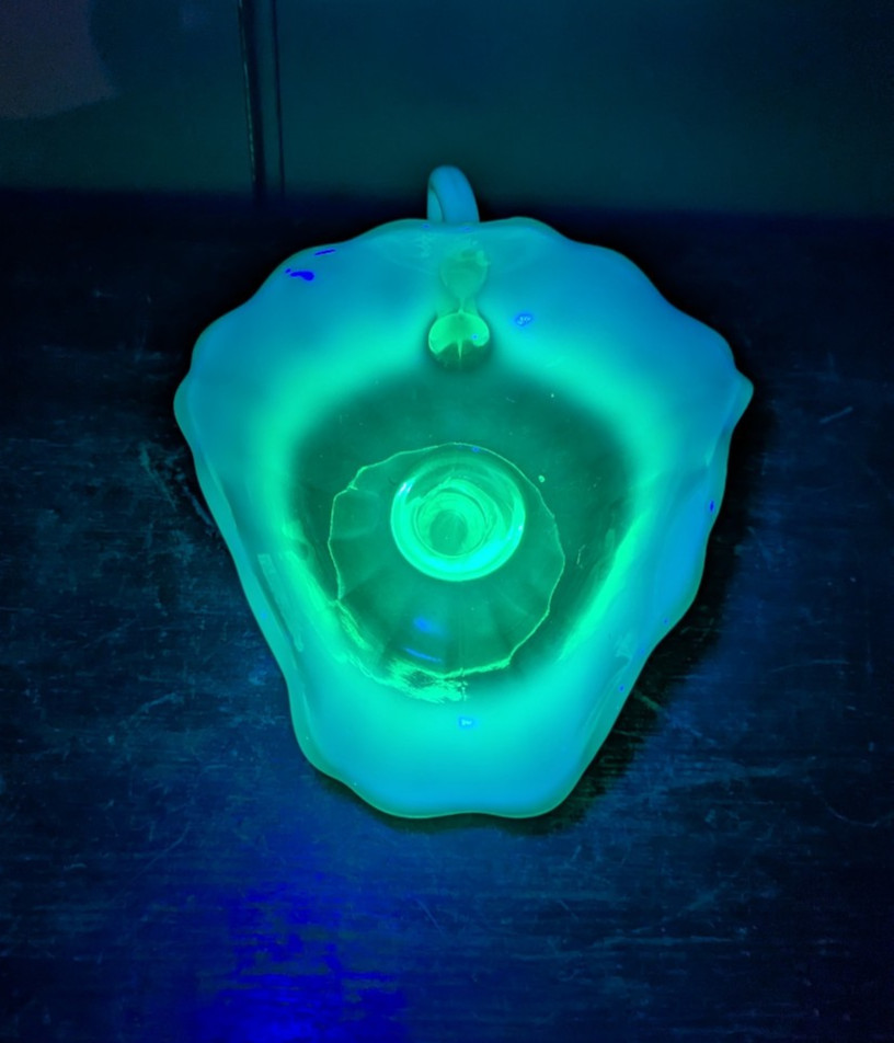 VTG Dugan LEAF RAYS Opalescent Vaseline Glass Triangular Dish Uranium Nappy