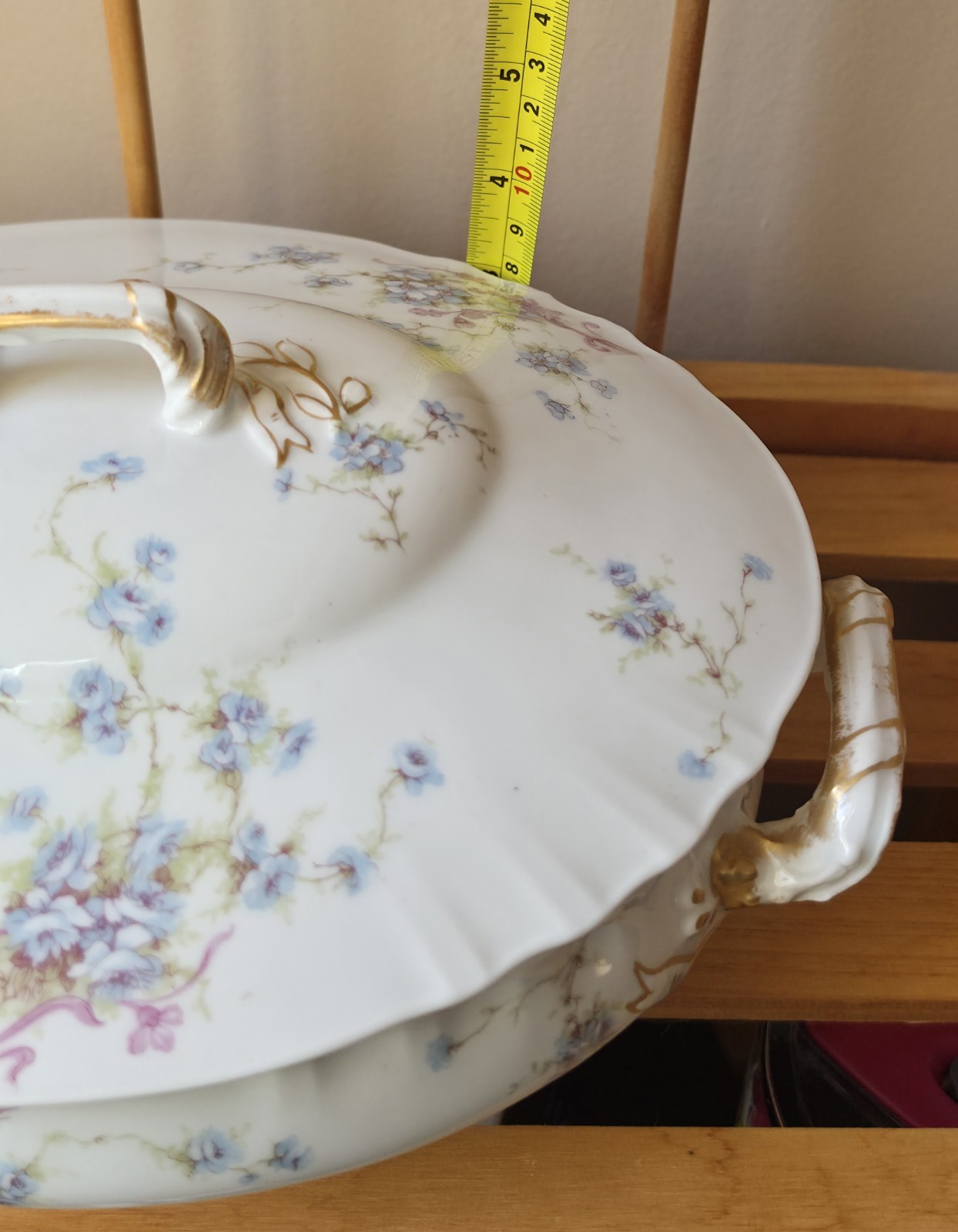 Theodore Haviland Oval Covered Vegetable-Pink Roses/Blue Scrolls -Schleiger