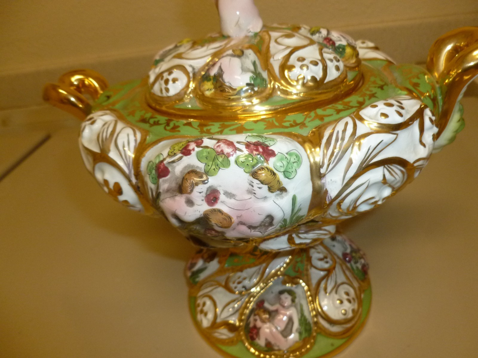 Vintage Handpainted Capodimonte Italy High Relief Bon Bon Dish w/ Cherubs