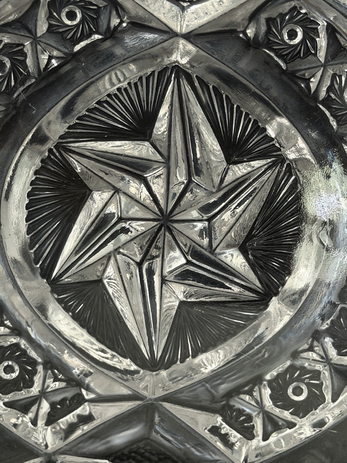 EAPG Antique 1905 McKee Nortec Centipede Glass Sawtooth Serving Bowl 8 1/4” Chip