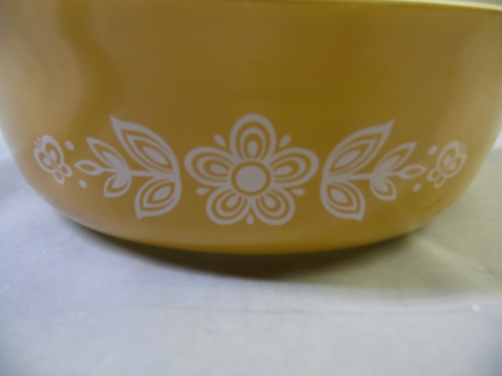 VINTAGE PYREX GOLD BUTTERFLY 1 1/2 QUART OVAL CASSEROLE w/ ORIGINAL LID #043!