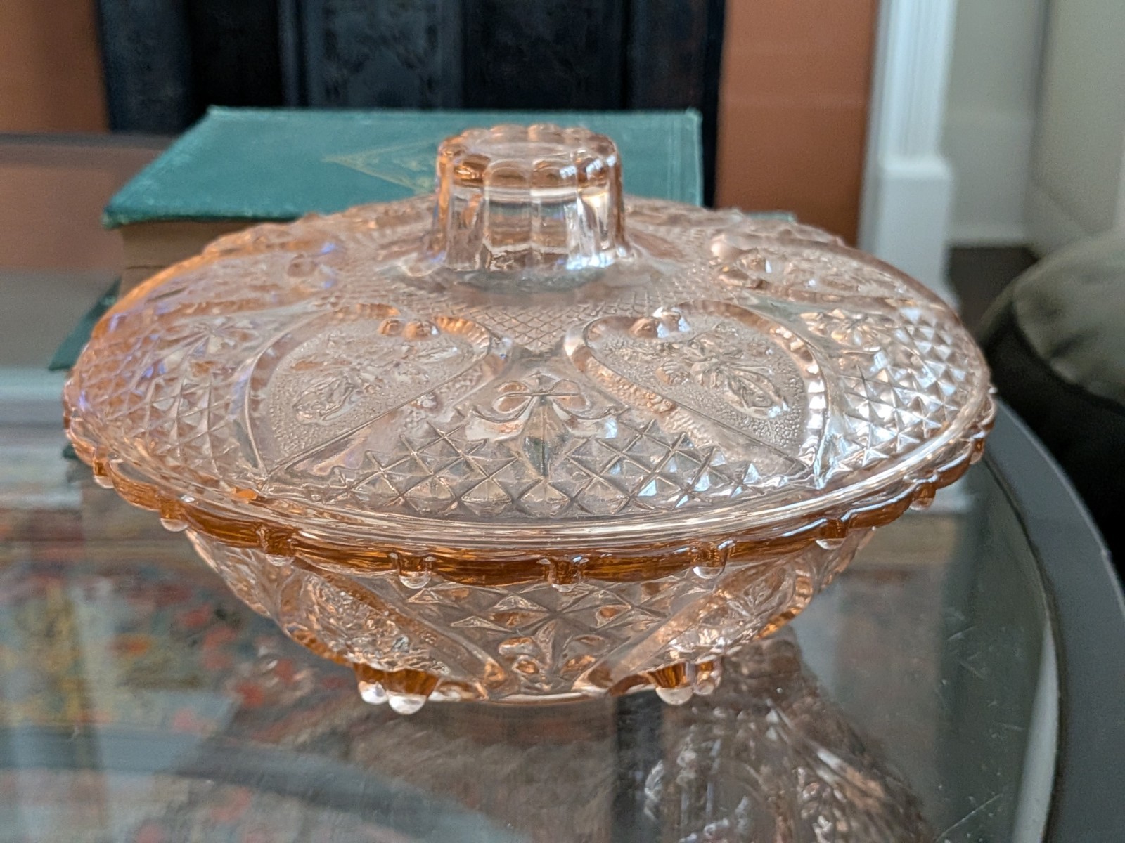 Vtg Pink Heart Art Dainty Pressed Glass Candy Dish Kig Malaysia Covered Bowl