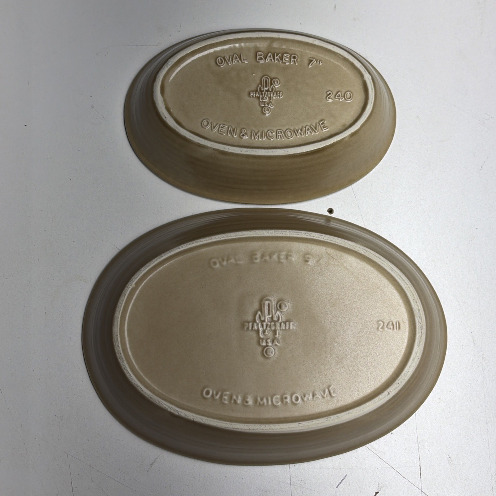 2 Vtg Pfaltzgraff Folk Art Oval Bakers 9.5” & 7.5” 240 & 241