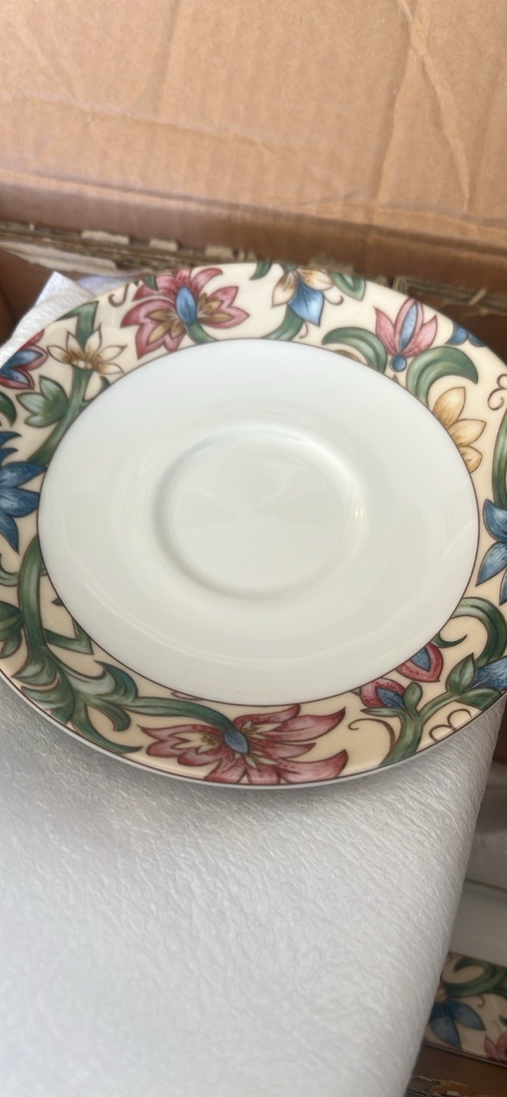 Royal Doulton Jacobean Fine China. (4) 5-Piece Place Settings 20 pieces total