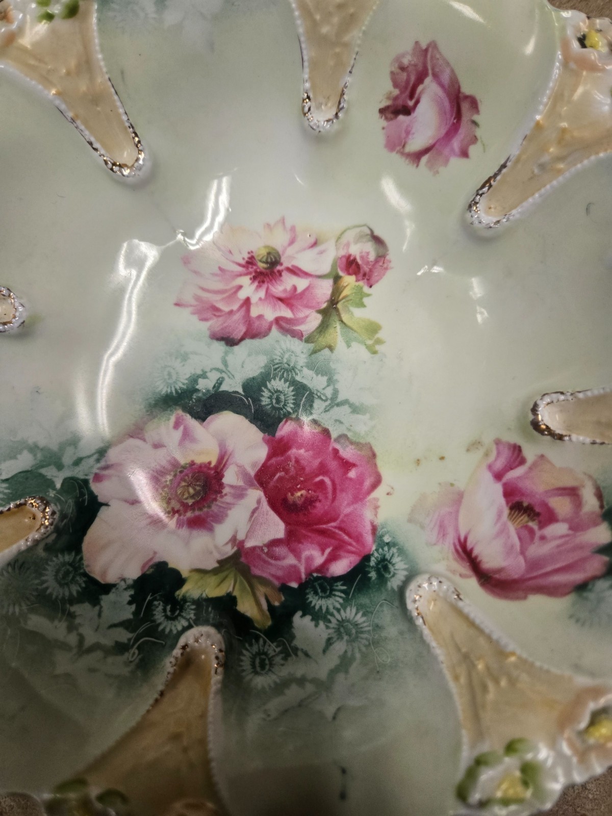 RS Prussia Flower Mold Green Bowl with Pink Roses