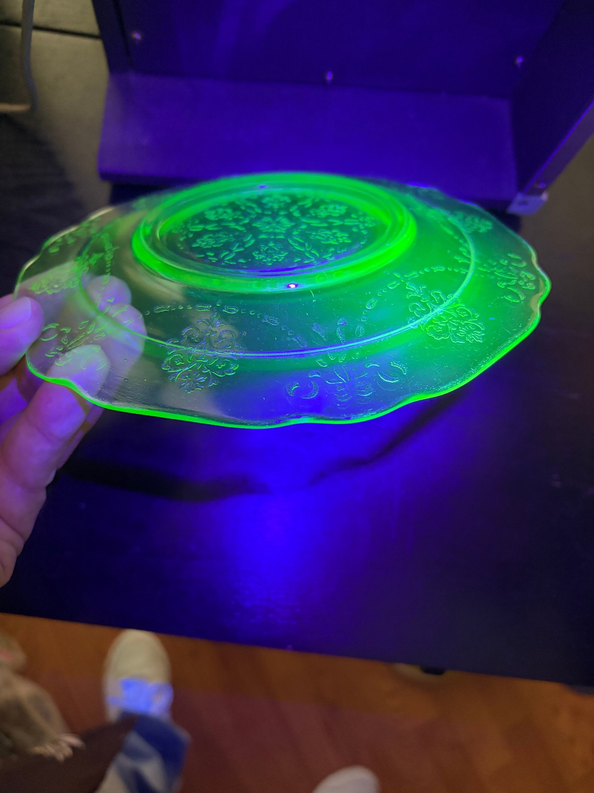 Belmont Tumbler Co Uranium Glass Bowknot Pattern 7″ Green Salad Plate