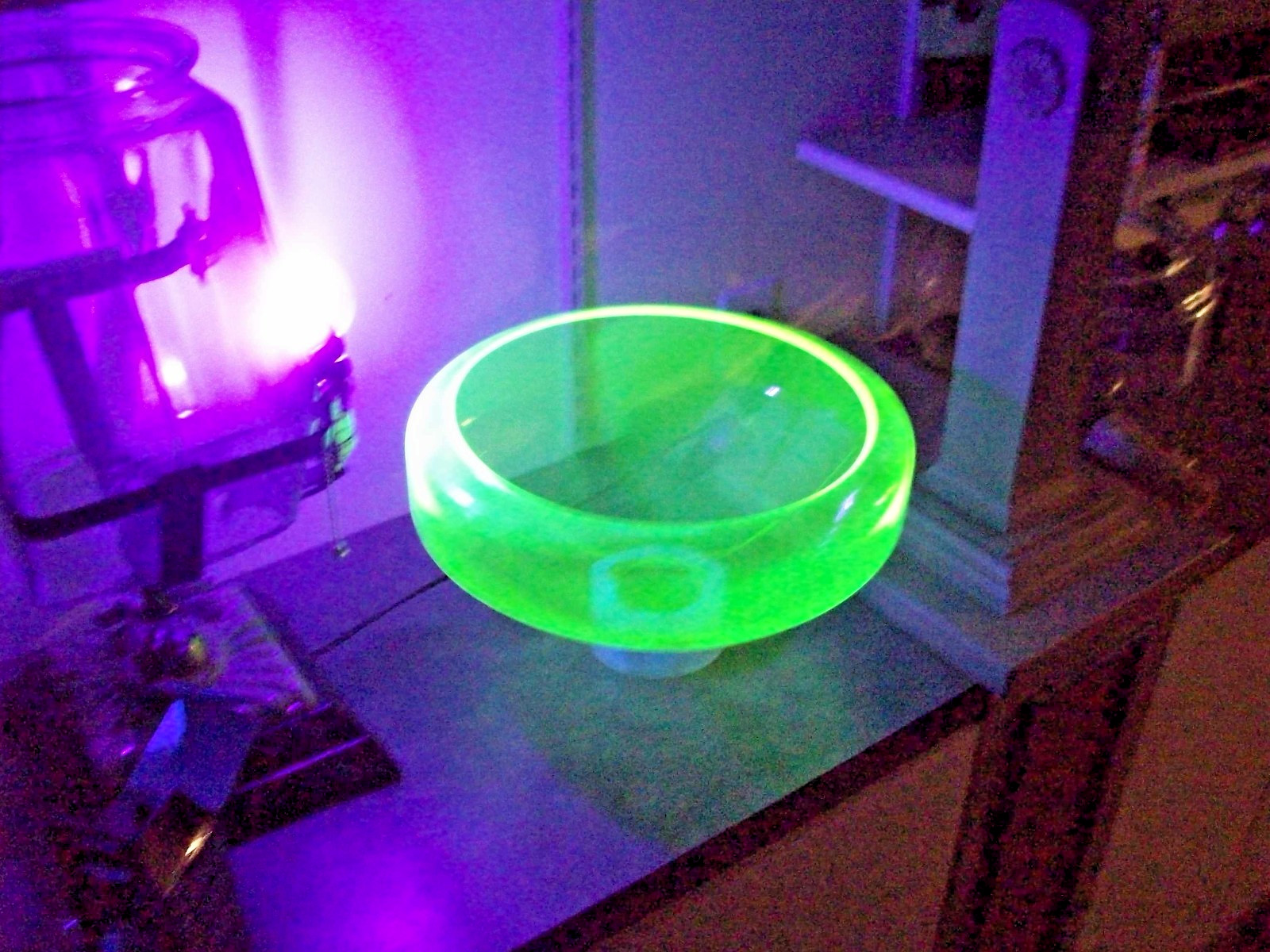 ANTIQUE VASELINE URANIUM GLASS FISH BOWL 14″ DIA. 6 1/2″ TALL VERY GOOD COND.