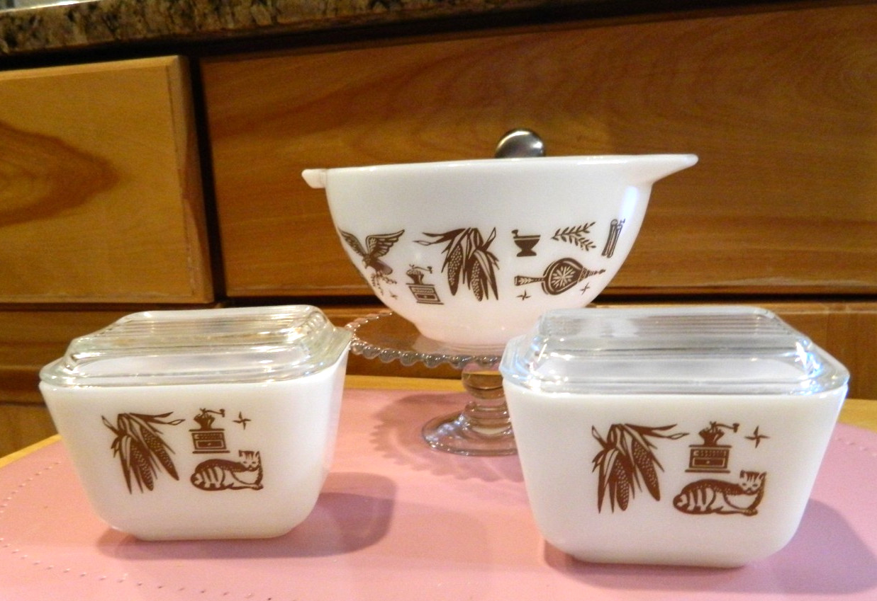 Vtg PYREX Lot w/2 Early American Refrigerator Dishes w/Lids 501B & #441 Bowl 5PC